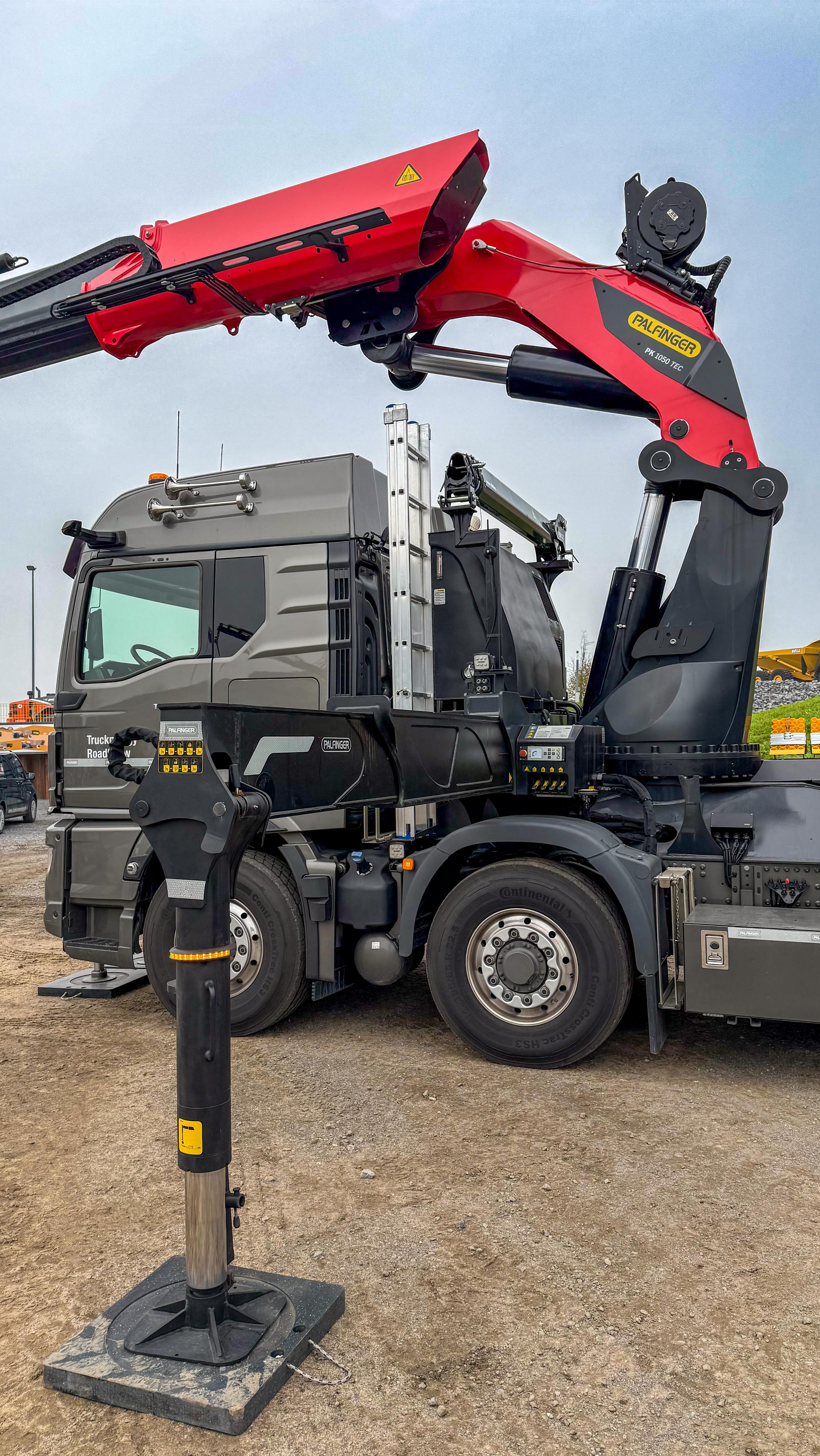 Ich kann es nicht lassen! Aber ich denke genau DAS macht auch den Unterschied❗️ #einervoneuch
#ladekran #ladekrantraining #ladekranuntermain #ladekranuntermain #palfinger #feuerwehr #feuerwehrladekran #feuerwehrkran #geschicklichkeit #kranschein #kranführerschein #palfingercrane