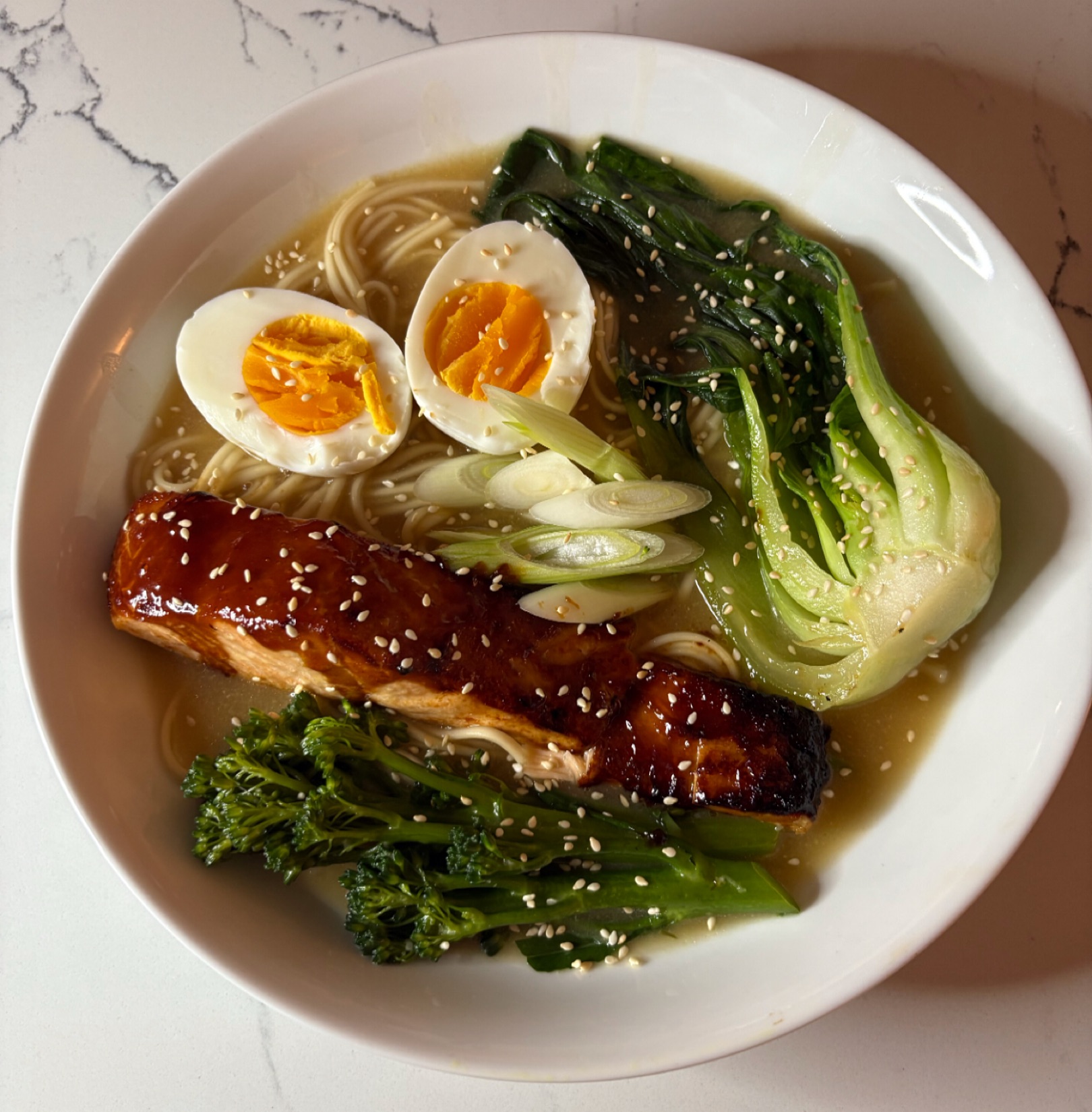 I love salmon teriyaki and decided to give it a go in a ramen - will definitely be making again! Made a broth of garlic, ginger, chicken stock, white miso and soy. Dropped in tenderstem broccoli, pak choi and ramen noodles. Served with salmon teriyaki, eggs, spring onions and toasted sesame seeds. Love it when an experiment works out!
Eggs - Burford Buffs @clarence_court
Ramen noodles - @itsuofficial
Toasted sesame seeds - @souschefuk
Teriyaki sauce - @lkkeurope
#japanesefood #ramen #teriyaki #salmon #salmondinner #salmonteriyaki #food #foodblogger #foodies #ukfoodblogger
