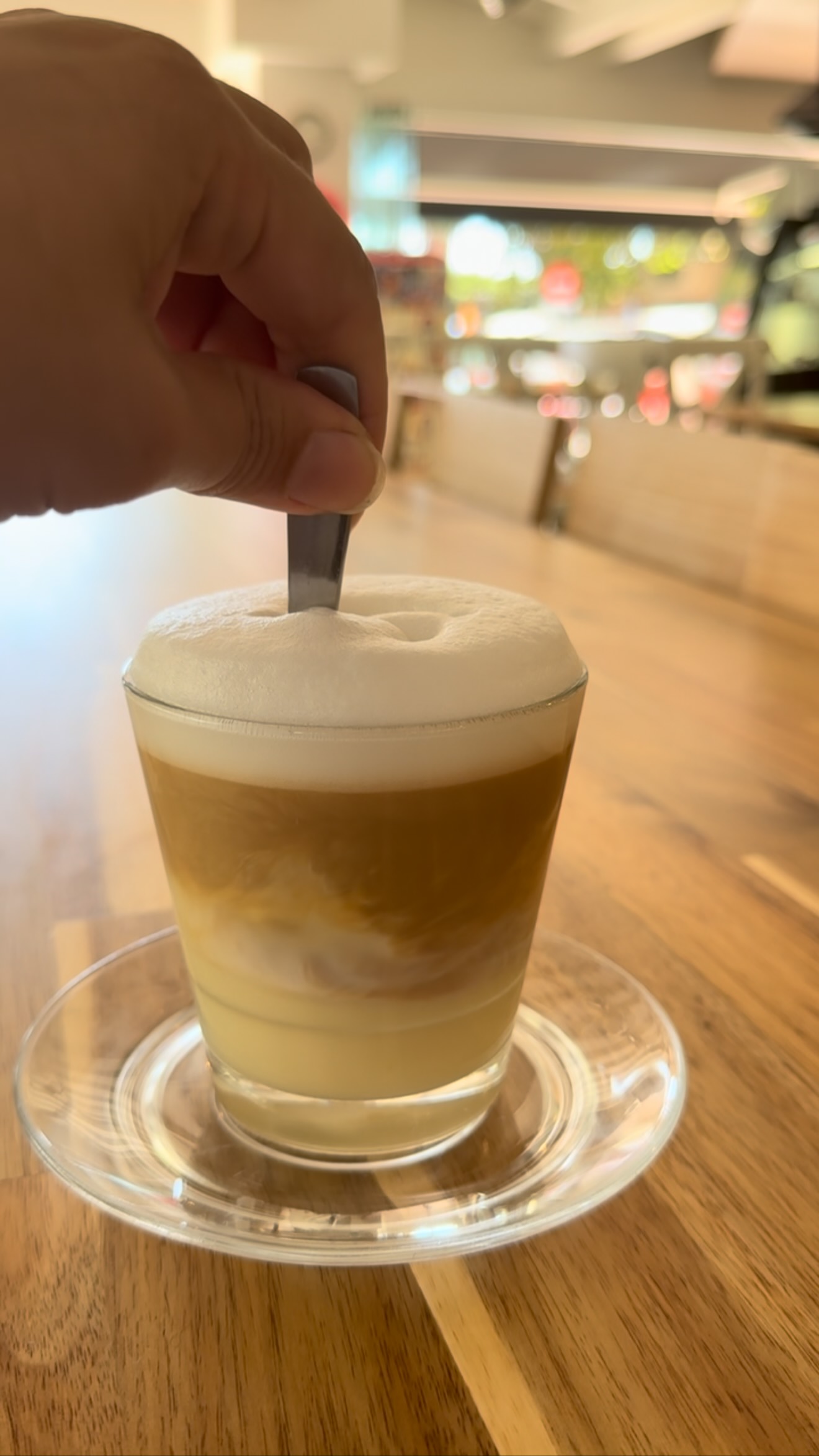☕✨ Domingo de esos en los que el sol aparece y desaparece… perfecto para refugiarse con un buen café.
Ven a El Piave, en Marbella, y disfruta la tarde con nosotros. ¡Te esperamos! ?
#ElPiave #Marbella #CaféDeTarde #DomingoEnMarbella #CoffeeLovers #CafeteríasBonitas #PlanDeDomingo