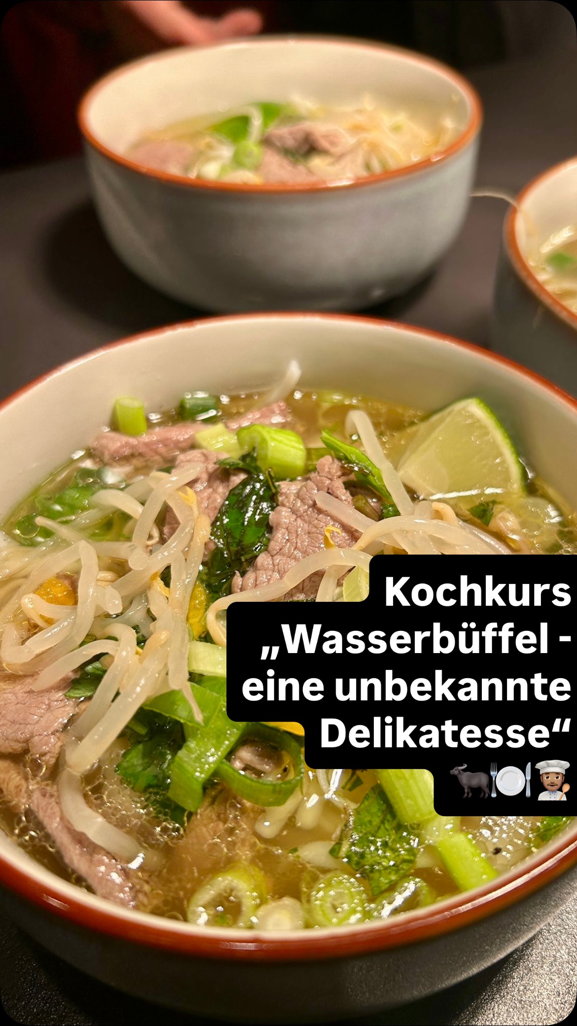 Von 0 auf Gourmet - der Büffel-Boost! ??️???
Bei unserem Kochkurs „Wasserbüffel - eine unbekannte Delikatesse“ hat Koch Jens wieder alles gegeben - und ihr auch! ?
Gemeinsam haben wir gezeigt, wie vielseitig Wasserbüffel wirklich sein kann: Von einer aromatischen Pho über kreative Fusion-Ideen bis hin zu einem butterzarten Hauptgang und einem Dessert, das niemand so erwartet hätte ???
Die Küche war voller Energie und richtig guten Düften. Ein riesiges Dankeschön an jeden Einzelnen, das Menü war ein echtes Erlebnis und eure Begeisterung hat den Abend perfekt gemacht hat! Ihr habt den Kurs zu dem gemacht, was er war – ein kulinarischer Höhepunkt, der uns noch lange in Erinnerung bleiben wird! ?
Wir freuen uns schon auf’s nächste Mal und hoffen, ihr auch! Ihr haltet es nicht mehr aus bis zu eurem Kochkurs? Dann stöbert doch mal auf unserer Website - schnell sein lohnt sich, wir haben in einigen Kursen noch Restplätze frei:
?? „Bella Italia - Mediterrane Mittelmeerküche“ 23. Januar 2026
❤️ „Valentinsschmankerl - Der Kochkurs für Verliebte!“ 14. Februar 2026
?? www.kochschule-sachsen.de
☎️ 037608 28481
✉️ verkauf@kochschule-sachsen.de
#kochschulesachsen #wasserbüffel #kochenmachtspass #foodies #kulinarik #waldenburgsachsen #kochkurse