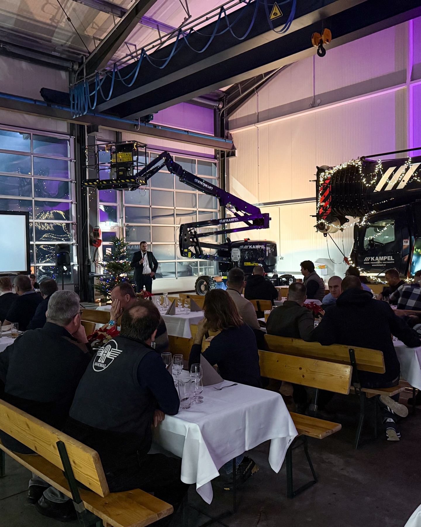 Ein Abend ohne Baustellenstress – dafür mit guten Gesprächen, viel Lachen und dem besten Team. 🎄✨ #teamkampel