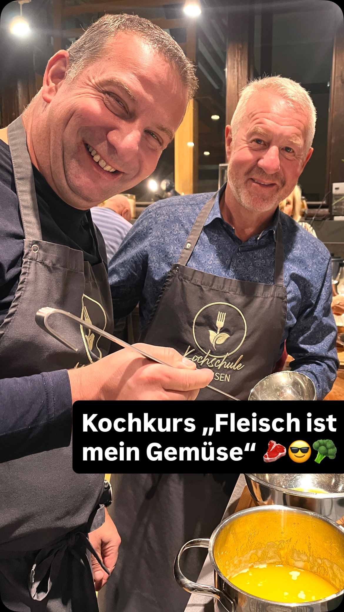 Zero Veggies - 100% Genuss - Willkommen im Fleisch-Himmel! ???
Beim privaten Kochkurs „Fleisch ist mein Gemüse“ mit Florian drehte sich alles um die große Kunst des perfekten Garens: Nur bestes Fleisch, kulinarisches Know-how und eine Runde, die wusste, was gut ist! ?
Zwischen Rump-Steak-Brotsalat, Secreto Bellota, Chimichurri-Entrecôte und butterzartem Sous-vide-Rinderfilet zeigte Florian, wie man Steaks zum Singen und Pfannen zum Glühen bringt. Kerntemperatur? Punktlandung. Röstaromen? Auf Champions-League-Niveau ????
Und am Ende? Kaiserschmarrn - weil selbst Fleischlover nicht „nein“ zu einem süßen Spektakel sagen konnten! ☝?
Ihr habt diesen Abend zu einem Fest für echte Genussmenschen gemacht! Heiß geworden auf mehr? Dann werft einen Blick auf unsere Website, dort warten die nächsten Kurse schon auf euch! ?
?? www.kochschule-sachsen.de
☎️ 037608 28481
✉️ verkauf@kochschule-sachsen.de
#kochschulesachsen #kochenlernen #fleischistmeingemüse #rumpsteak #secretobellota #sousvidesteak #kaiserschmarrn #kochenmachtspass #professionellkochen