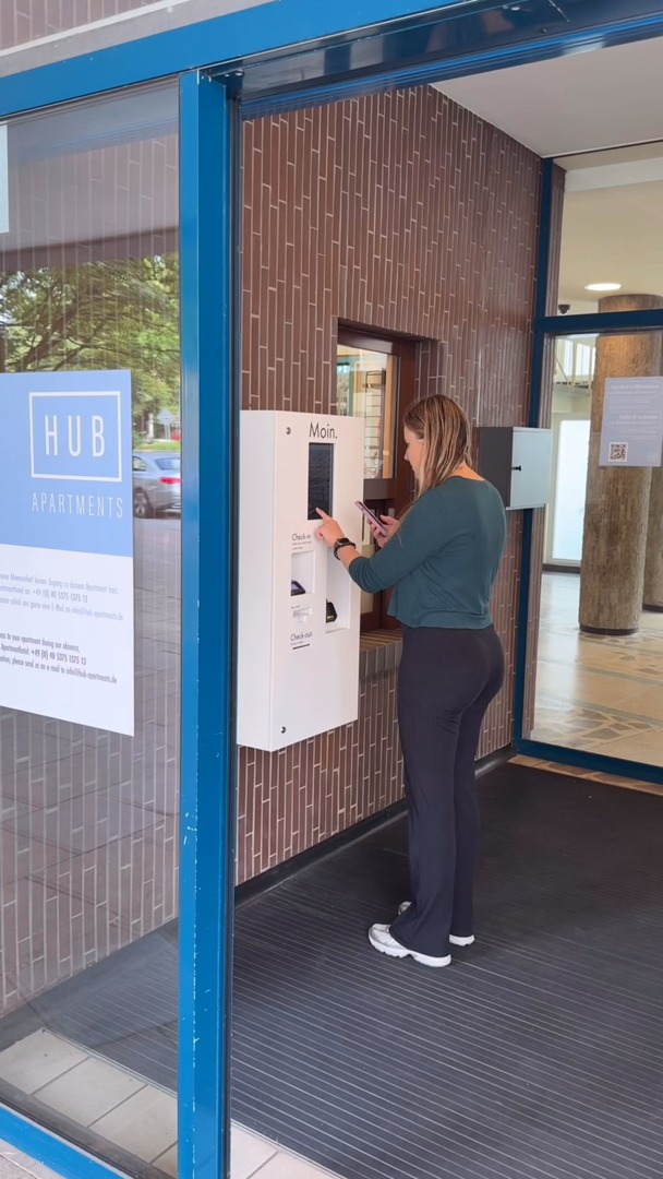 Good looking simplicity.
HUB Apartments ist dein smartes Zuhause auf Zeit.
Hier läuft alles digital und easy, aber nie anonym.
Buche jetzt deinen Aufenthalt bei uns im HUB Harburg!
HOTEL
HAMBURG
HARBURG