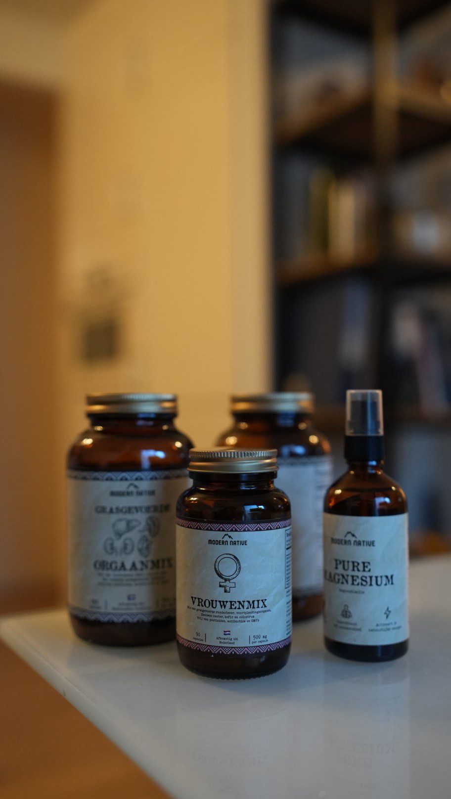 !! Time om in te slaan girliesss!!
Jullie weten hoe fan ik ben van de natuurlijke (orgaan) supplementen van @modernnative en dat ze bij mij altijd in mn dagelijkse routine zitten 🤭
Why? Omdat deze supps je helemaal puur natuur zijn, zonder rare vulstoffen of andere meuk. Je lichaam herkent en weet precies wat ze ermee kan doen, waardoor de opname ook echt OPTIMAAL is!!
Deze week is dus de allergrootste sale ooit, sowieso op alles 20%, maar met mijn code UPLIFTD, zelfs 30 en soms wel 40% korting!!
Dus voor de girls die altijd vragen welke ik zelf gebruik, dit zijn écht m’n go to’s:
💗 Orgaanmix: suuuper goede basis voor je energie, ijzerstatus & algehele hormoonbalans. Deze neem ik elke dag en merk zo’n bizar verschil!
💗 Vrouwenmix: speciaal voor onze cyclus, libido, stemming & hormonale balans
💗 Pure Magnesium Spray: m’n holy grail voor betere slaap, ontspanning & ondersteuning in m’n luteale fase.
💗 Grasgevoerde Colostrum: ondersteunt herstel, darmen & immuunsysteem (en ja, je merkt dit echt heel erg).
💗 Bijnier support: voor stressregulatie, meer rust in je systeem en minder hormonale ups & downs. Als je herstellende bent van een burn out, deze dan absoluut nemen ter ondersteuning van het herstel van je bijnieren!!
Dit zijn dus mijn faves, maar stuur me vooral een berichtje als je advies wilt welke ik voor jou zou aanraden op basis van jouw klachten 🤍
#hormoonbalans #healthcoach #hormooncoach #onbewerkt #purevoeding