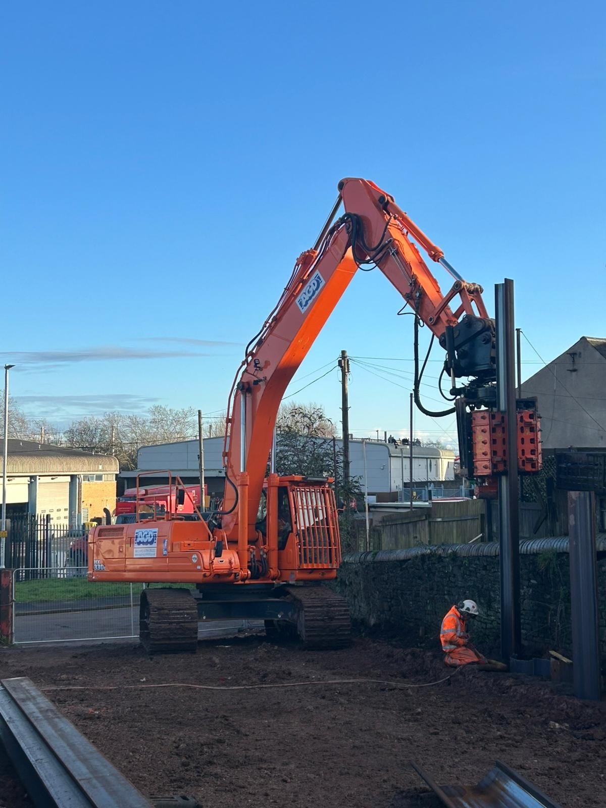 We’re in Newport this week installing #SheetPiles with one of our @smsvibratoryhammers SG80 #SideGrip vibros for @ivorkingpiling
Available for sale or hire nationwide with experienced operators from UK & Ireland dealers @agdequipment