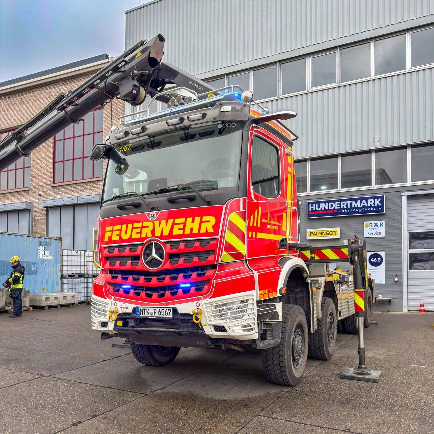 PALFINGER Ladekranschulung in Mainz ?️?
In Zusammenarbeit mit dem @palfingerag Servicepartner Hundertmark Fahrzeugtechnik in Mainz habe ich eine zweitägige Qualifikation zum Ladekranführer durchgeführt.
Eine angenehme Gruppe, konstruktive Zusammenarbeit und gute Rahmenbedingungen haben die Schulung rund gemacht.
Vielen Dank an @feuerwehren.hattersheim und @koebig_gmbh für die Bereitstellung der Krantechnik – eine wichtige Unterstützung für die praxisnahe Ausbildung. ??
Vielen Dank Anja und Martin @hundertmark_fahrzeugtechnik für euer Vertrauen! Ich freue mich auf weitere Projekte!
#feuerwehr #ladekran #palfinger
