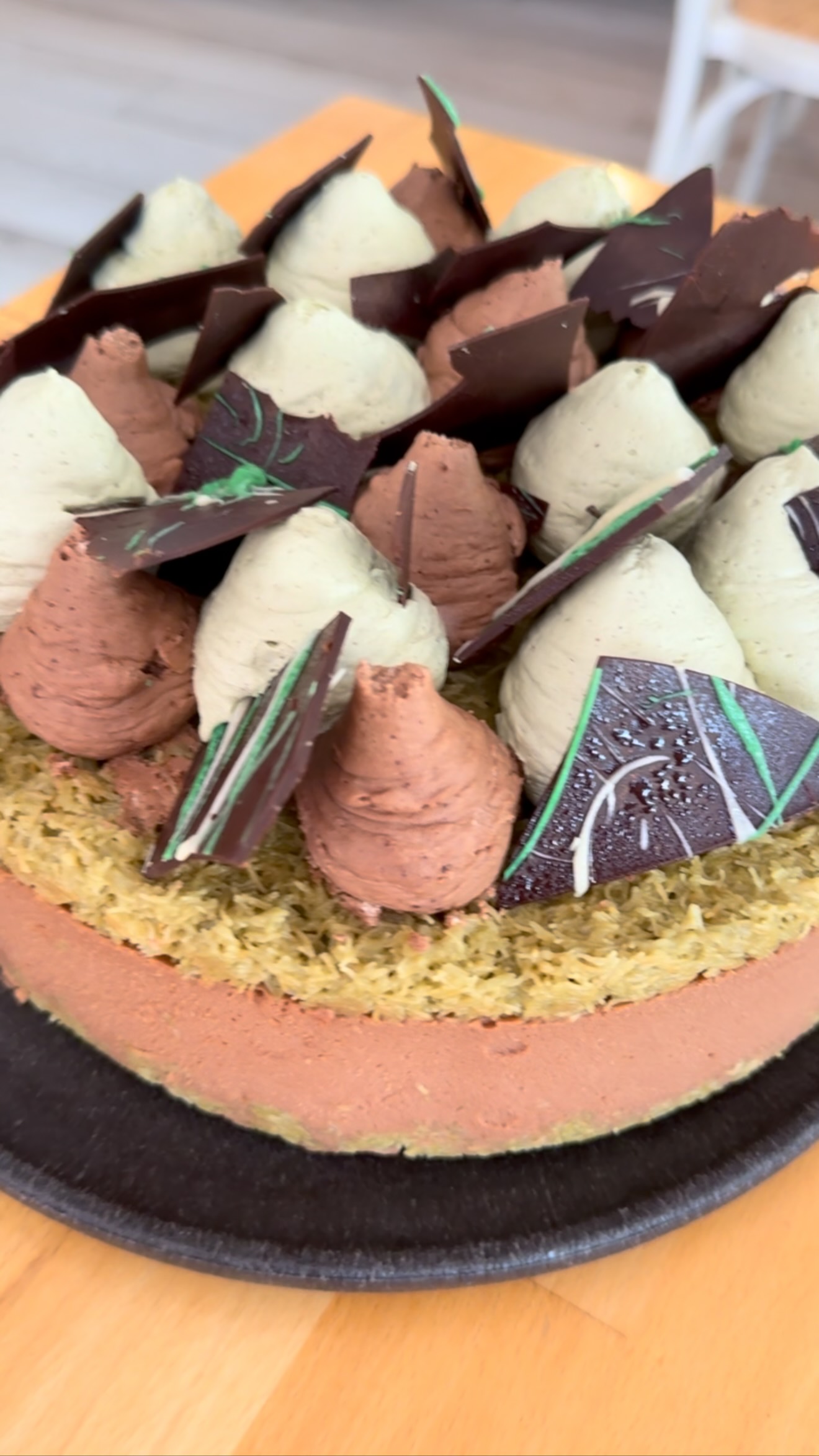 La protagonista de hoy: nuestra Tarta de Chocolate Dubái ??✨
Intensa, elegante y perfecta para los amantes del cacao.
Ven a El Piave y date este capricho irresistible.
#ElPiave #TartaDubái #ChocolateLovers #PostresIrresistibles #DulceMomento #CafeteríaHeladería #SaboresQueEnamoran #AntojoDeChocolate