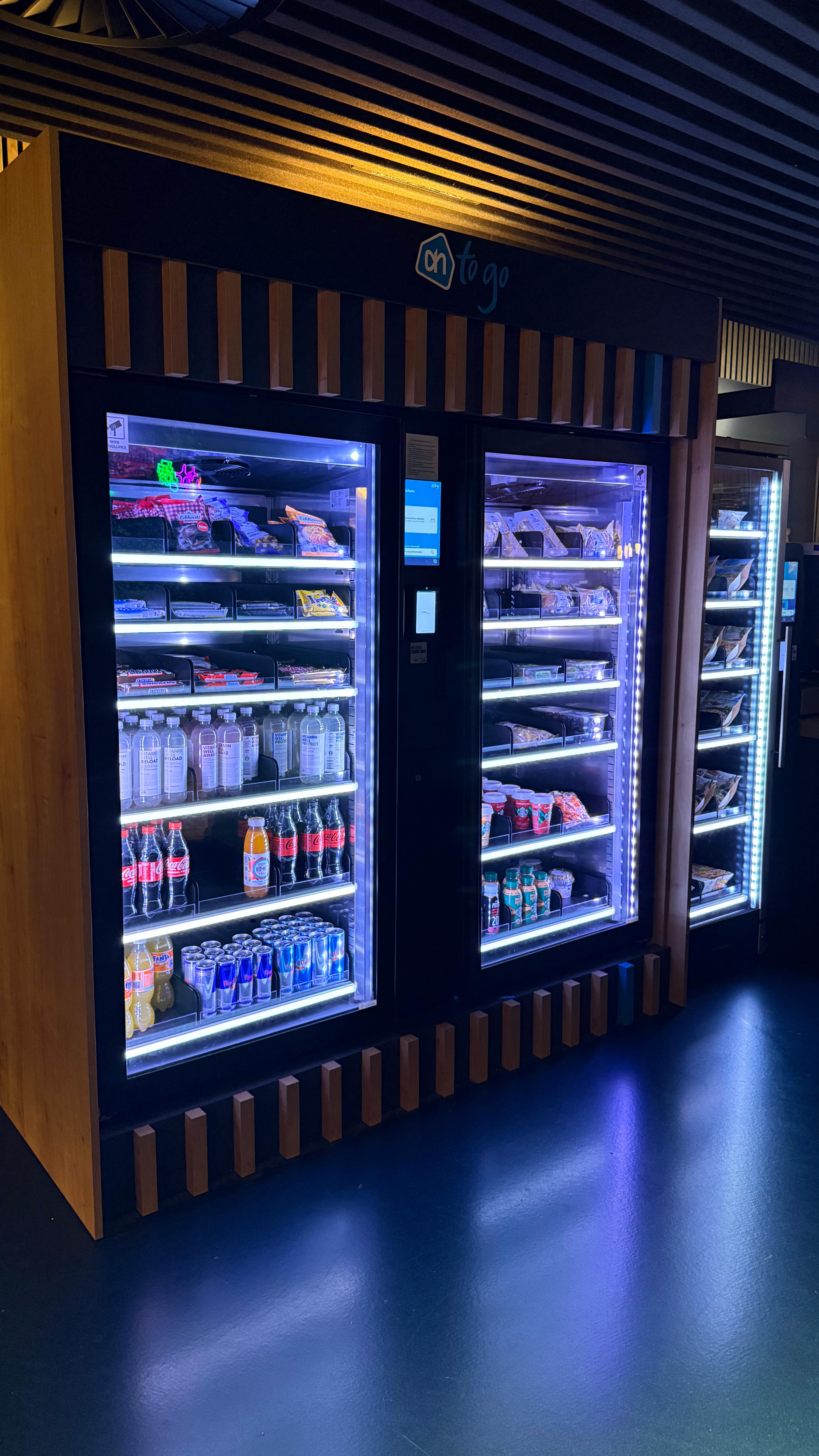 You’ve probably already heard of Albert Heijn — the most loved supermarket chain in the Netherlands ??
At The Florian Hotel, we brought their best straight into our space with an Albert Heijn To Go station ?✨
Available 24/7 ⏰, it’s perfect during restaurant closing hours or whenever hunger strikes. Enjoy fresh sandwiches, salads, dairy products, fruits, snacks ??? — plus a hot steamed-meals station ?. Always fresh and regularly replenished.
Because good food should always be within reach. ?
#TheFlorianHotel #AlbertHeijnToGo #HotelConvenience #FreshFoodAnytime #Hoofddorp