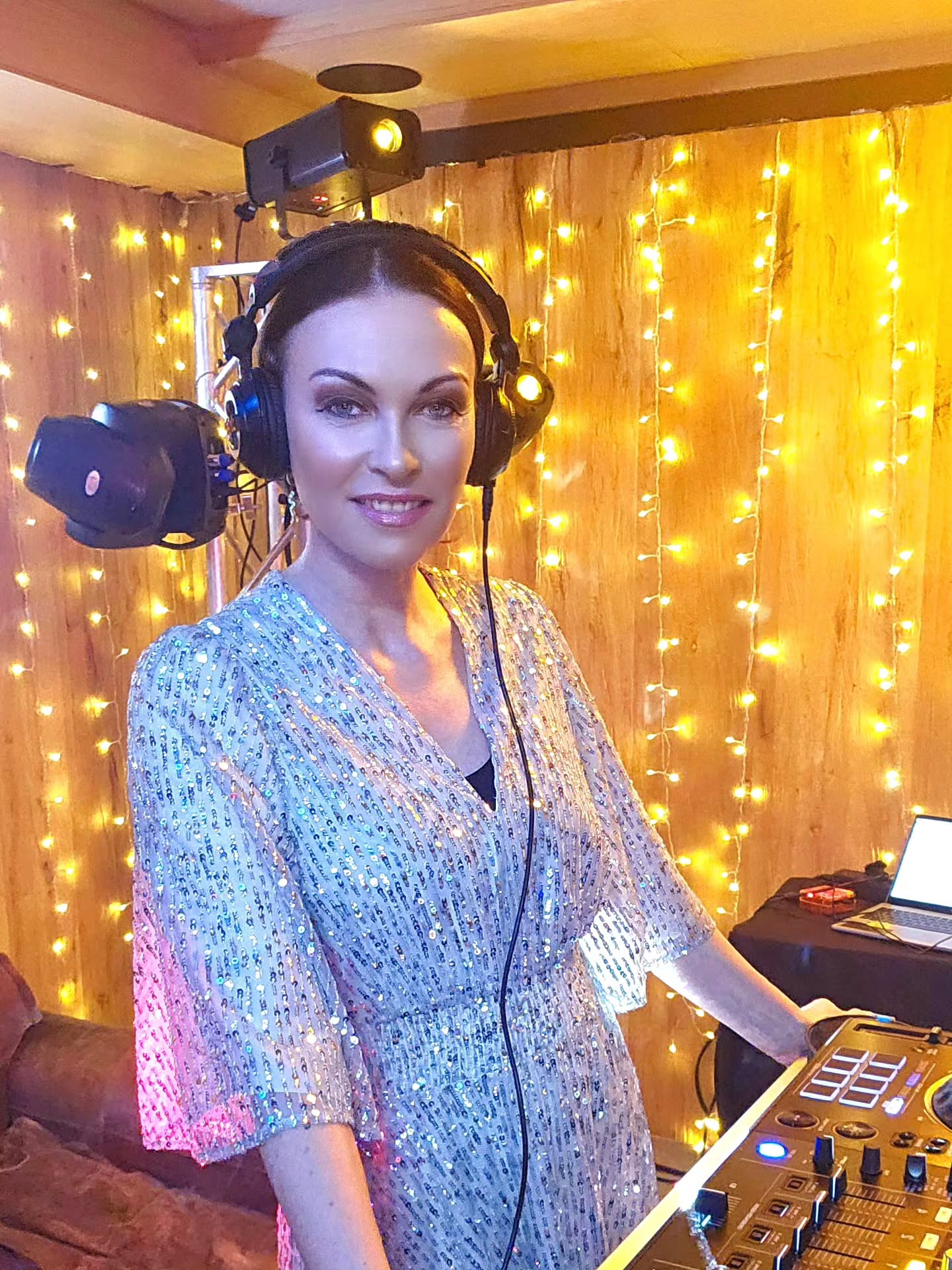 I’m very happy that this article is about to reach one million readers I hope it works ✨️?
➡️ link in my Story
@uwebogen
@stuttgarterzeitung
@djane_alegracole
#ledlights #stuttgarterzeitung #cransmontana #stoppyrotechnics #pyrofountain