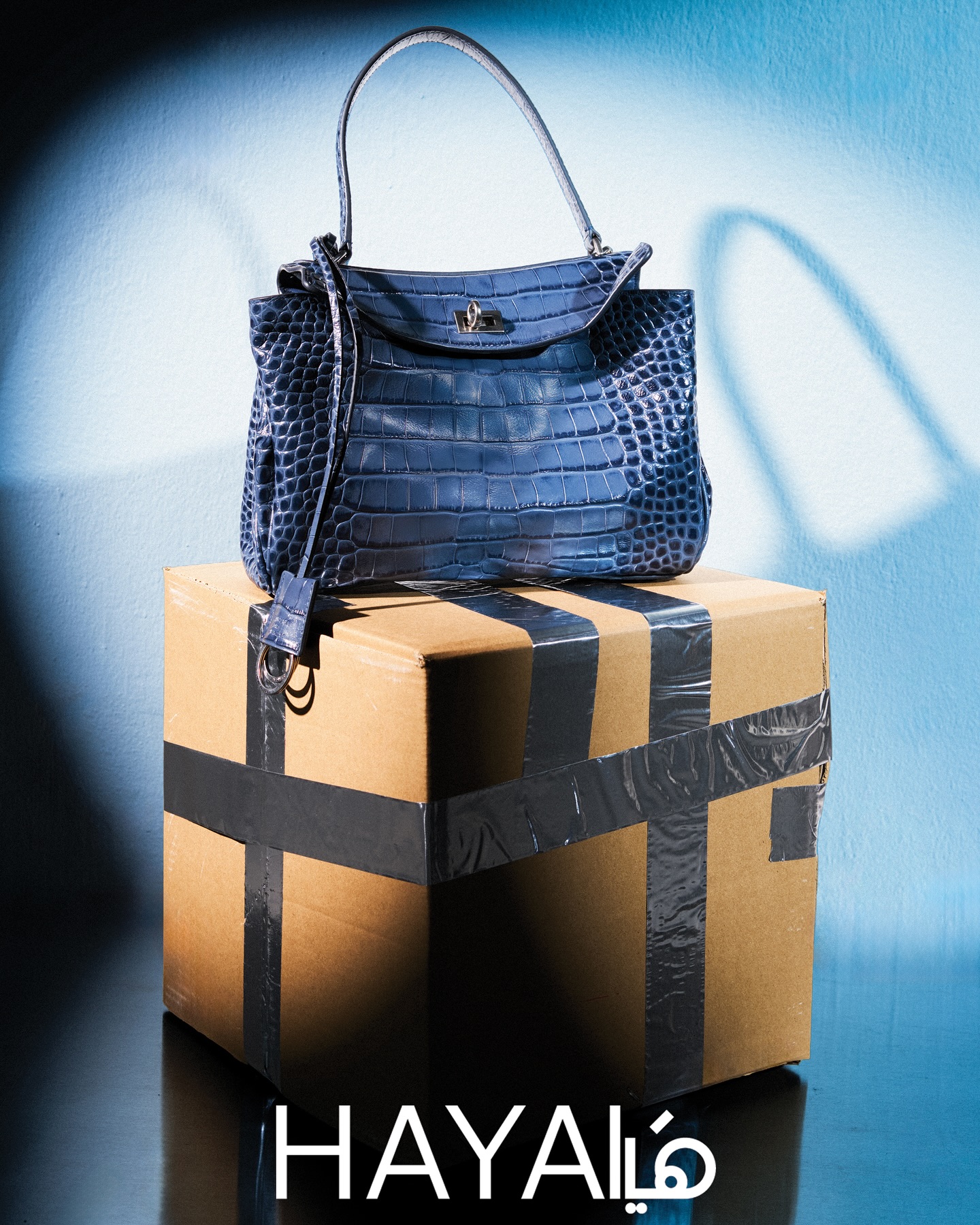 𝐄𝐥𝐞𝐯𝐚𝐭𝐞 𝐘𝐨𝐮𝐫 𝐋𝐨𝐨𝐤 𝐰𝐢𝐭𝐡 𝐁𝐚𝐥𝐞𝐧𝐜𝐢𝐚𝐠𝐚!
امنحي إطلالتك لمسة فنية مع حقيبة Rodeo من Balenciaga التي تجمع بين الجرأة والرقي. زوري موقعنا واكتشفي مختارتنا من Balenciaga في اجدد جلساتنا التصويرية بعنوان " Concrete Icons".@balenciagaManaging Editor: @sima.maalouf
Photographer: @micheltakla_
Creative: @sana_jamalii#HayaMagazine #Balenciaga