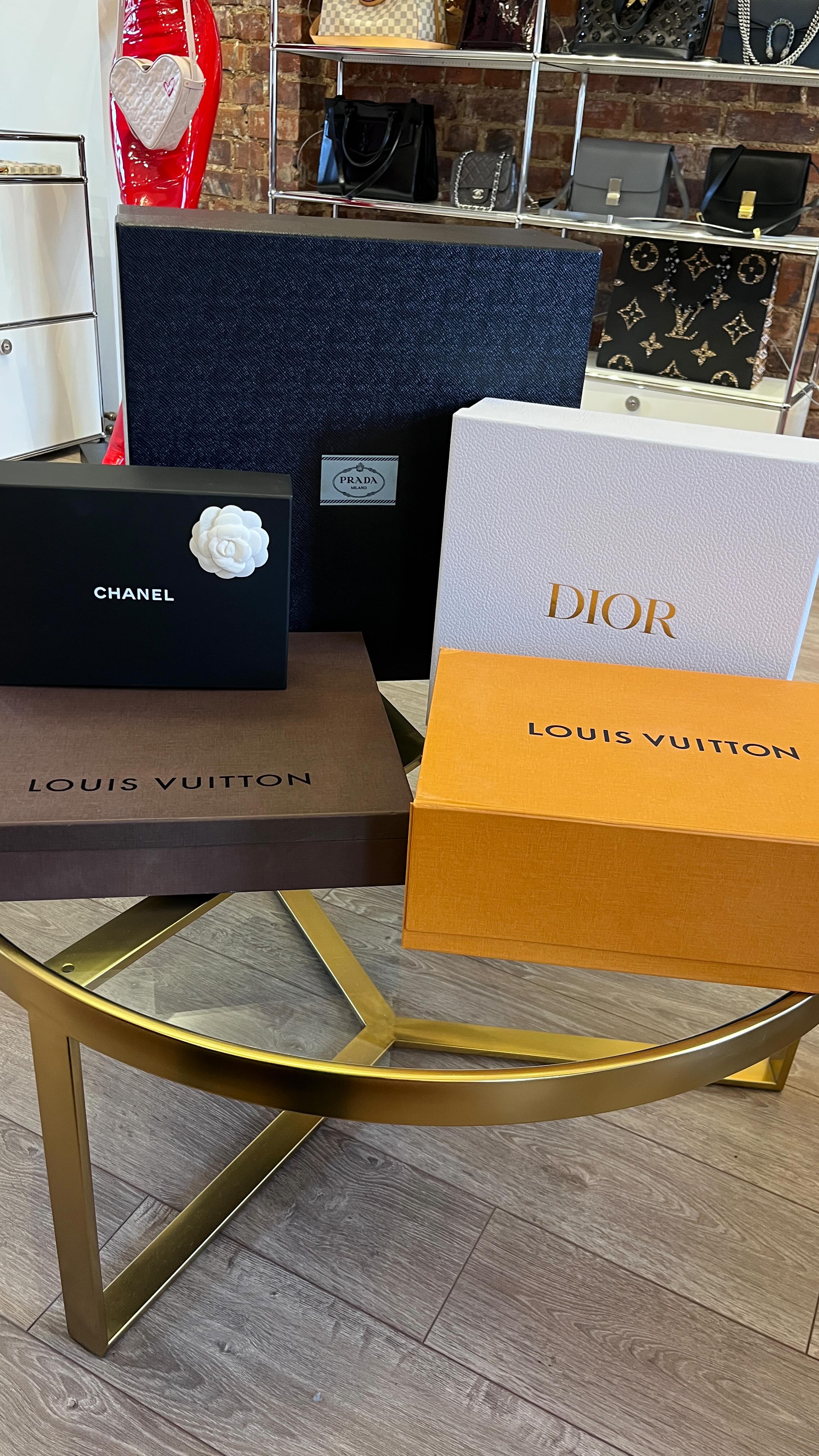 ilovehandbags_com_post_17909816187305894