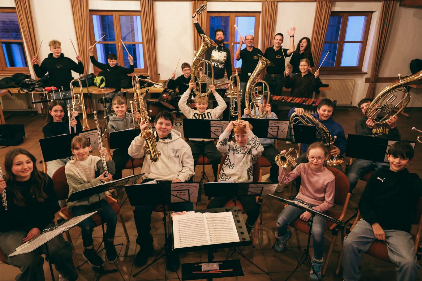 Vielen lieben Dank an die Zukunftsstiftung der @sparkasse_forchheim für die großzügige Unterstützung bei der Beschaffung unserer neuen Percusion Instrumente. Diese Unterstützung ist extrem wertvoll für unsere Nachwuchsförderung. 🥁🎶🪇#zukunftsstiftung #gemeinschaft #musik #nachwuchsorchester #percusion
