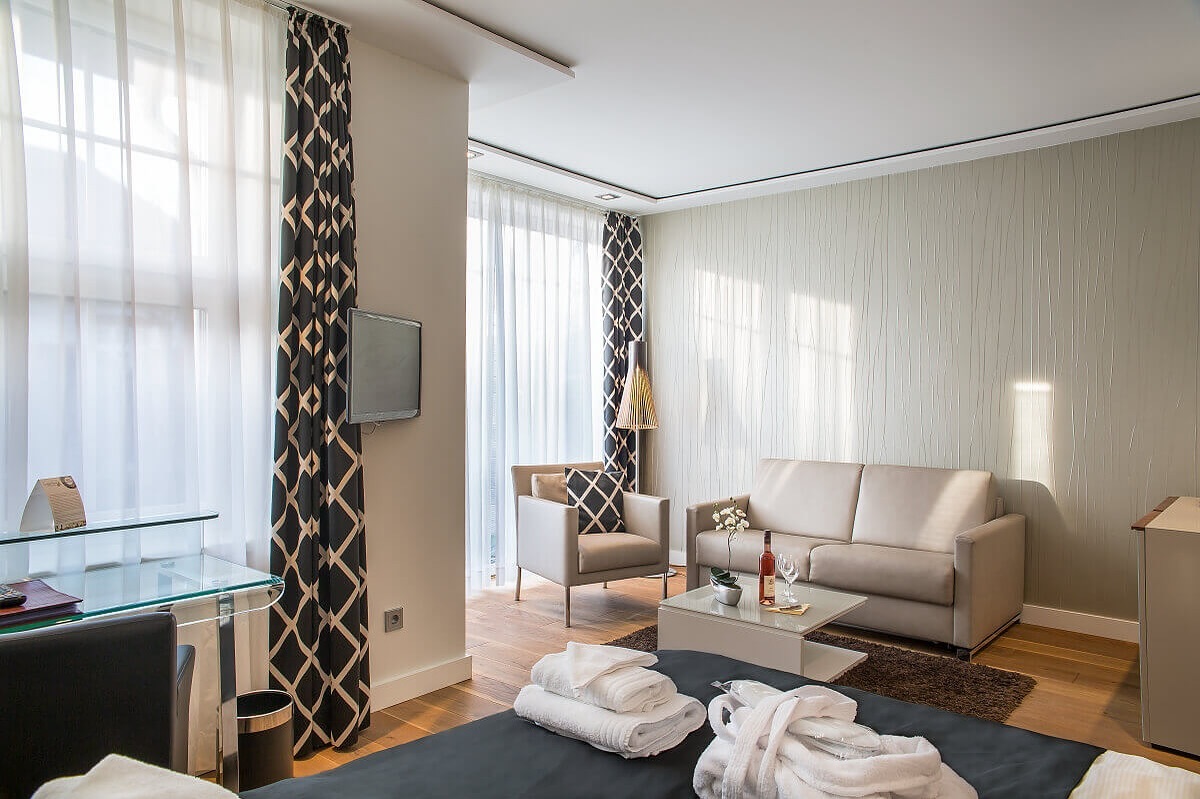 Du planst deinen Urlaub auf der Nordseeinsel Langeoog? ?
Unser Logierhus Langeoog verbindet Nachhaltigkeit und Komfort auf ganz besondere Weise! ?
Mit modernen Zimmern, dem Restaurant ANNO 1828 und einem großzügigen Wellnessbereich ist es der perfekte Ort zum Abschalten.
Komm vorbei und genieße deine wohlverdiente Auszeit!
langeoog
logierhus_langeoog
herbsturlaub
herbstferien
nordseeinsel
langeoogliebe