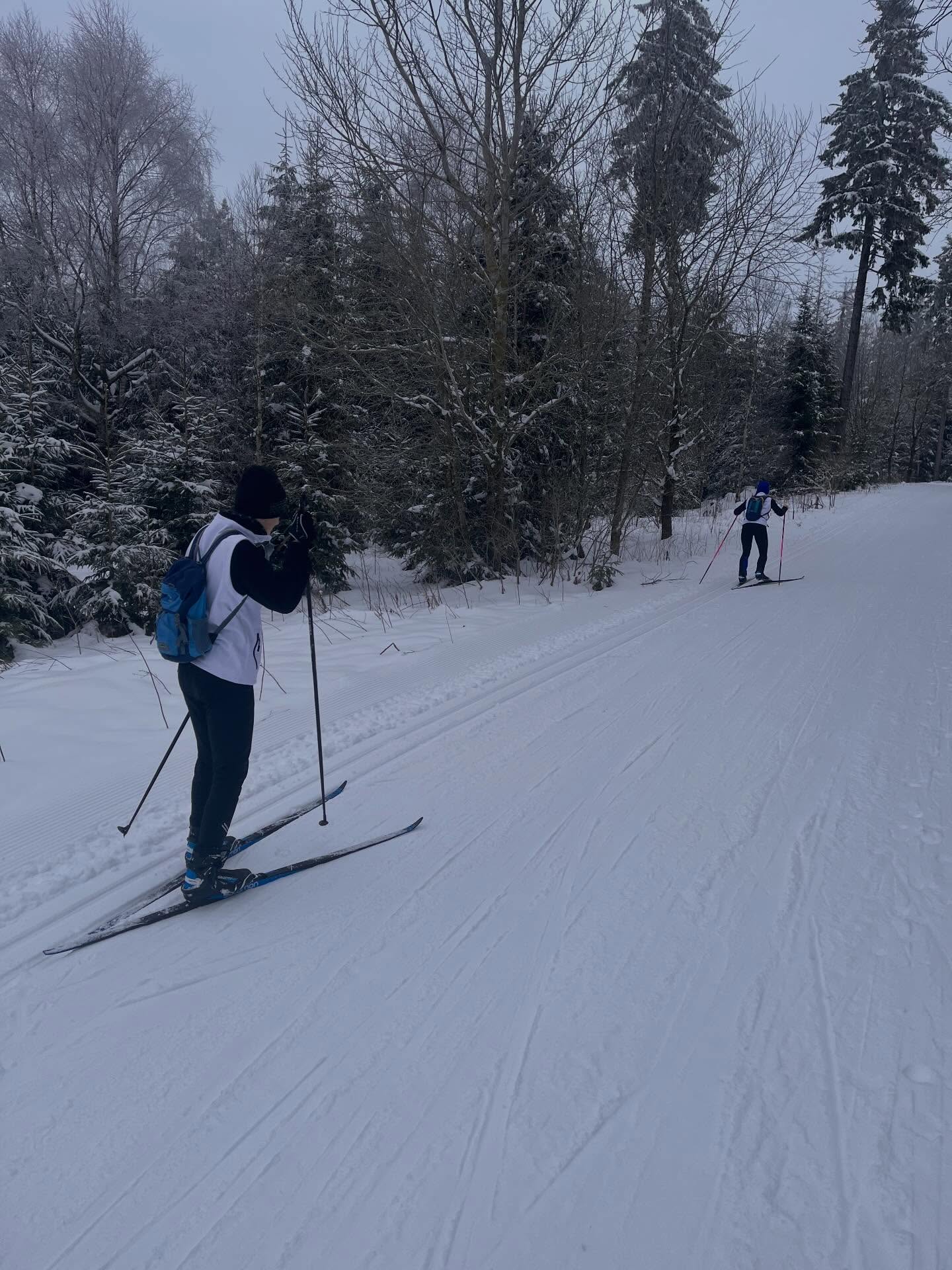 Und es hat doch noch geklappt mit den 2 Trainingstagen unserer @krv_jugend.1897 auf Ski im @loipenpark in der Rhön! Sa haben es die Jungtrainer krachen lassen. Sonntag durfte Lorik (JM14) erste Erfahrung sammeln #laiwand #lunge