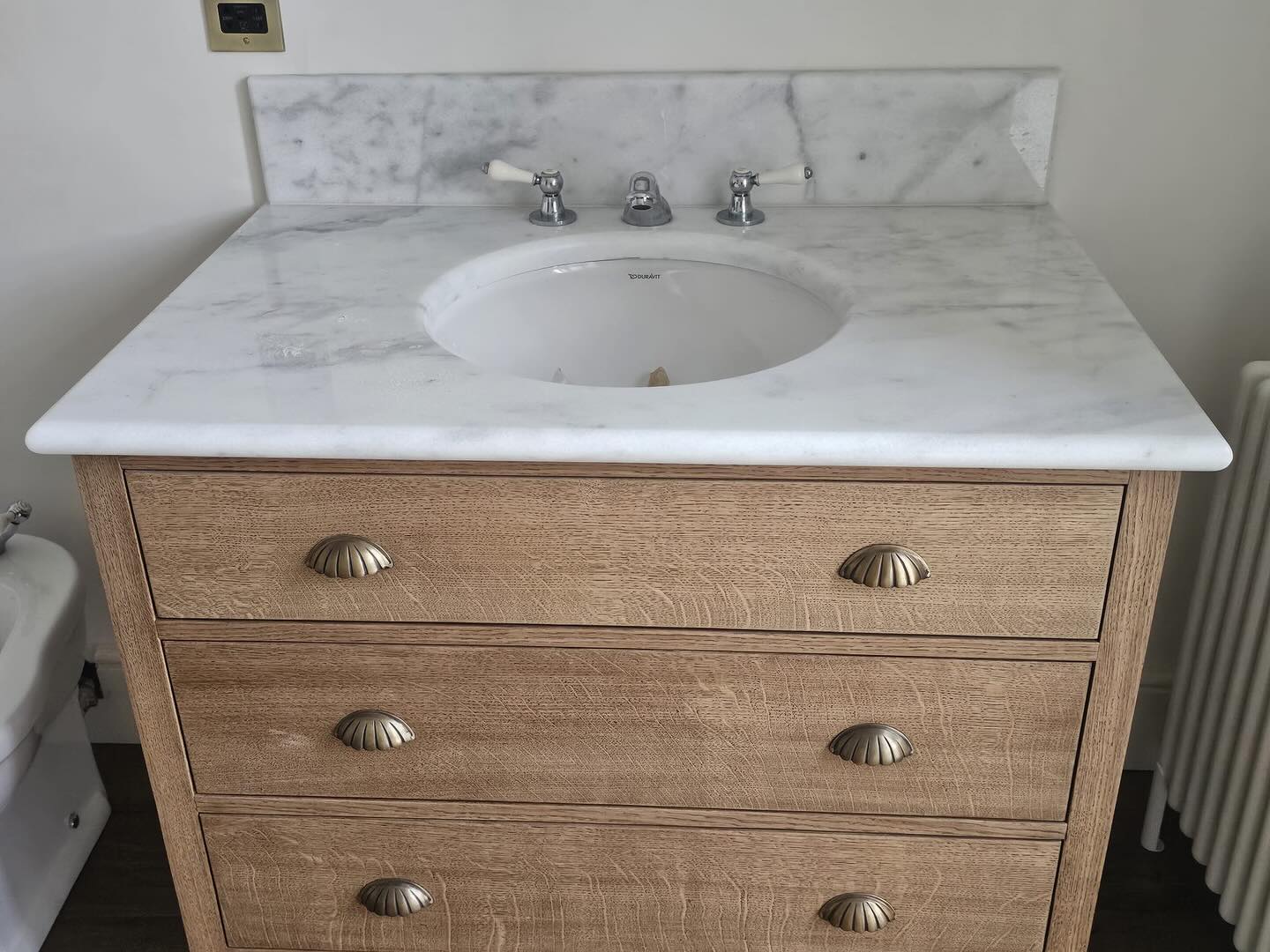 White marble vanity top with matching upstand, finished with a classic bullnosed edge for a soft, traditional look.
Get in touch today for a quote!
? 020 8944 2020
? sales@marbleinteriors.co.uk
#BespokeInteriors #StoneDesign #LuxuryInteriors #marble #marblebathroom