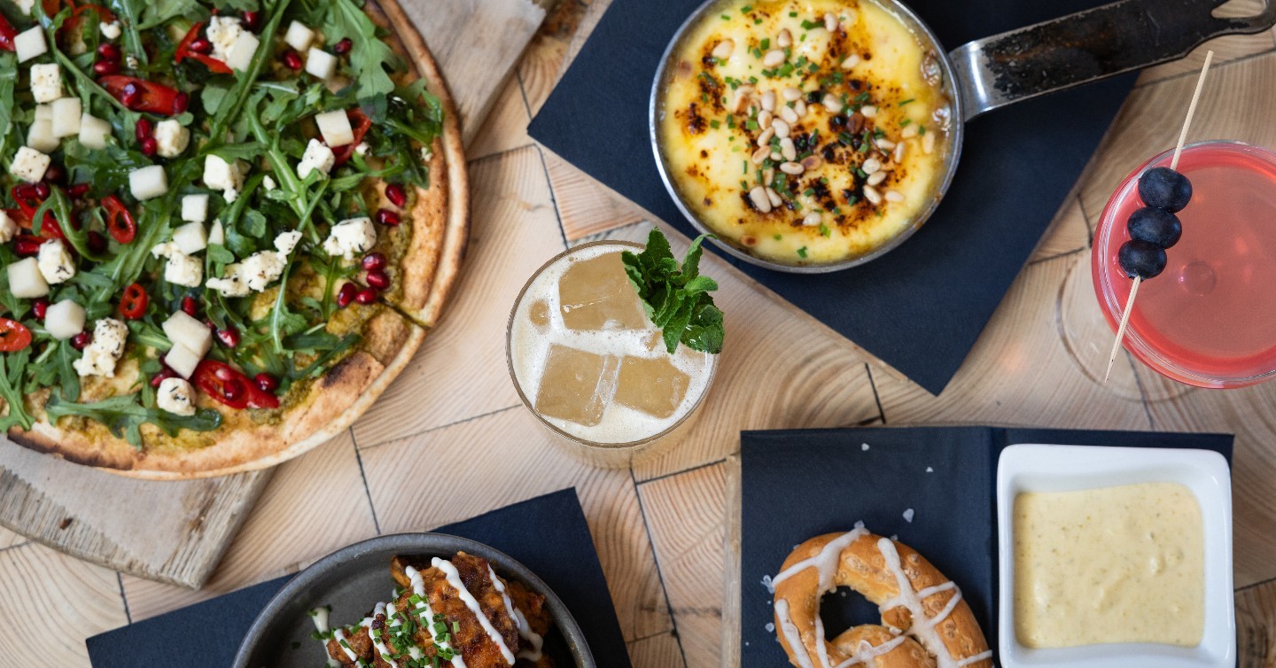 Þriðjudagskvöld eru deitkvöld?
Þriðjudagsdúett á Slippbarnum er fyrir vini, vinkonur, pör og öll önnur tveggja manna teymi.?
Fjórir smáréttir til að deila og sitthvor kokteillinn á aðeins 11.900 kr.?
Borðabókanir á www.dineout.is/slippbarinn