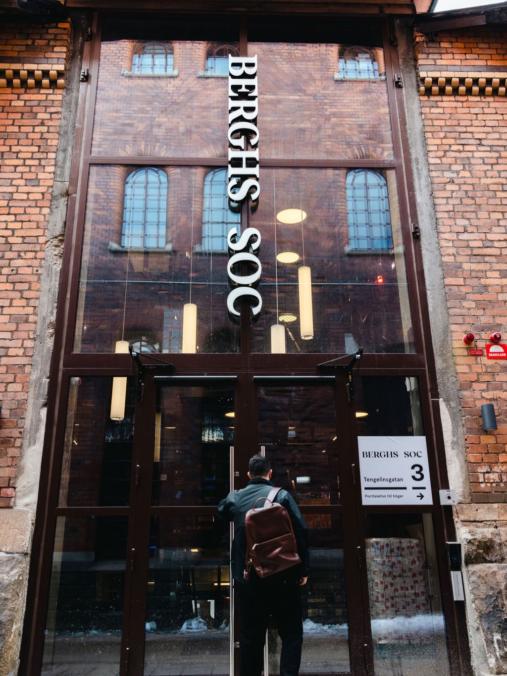 What’s it like to study at Berghs?
Berghs is based in Gasverket — a former gasworks in Norra Djurgårdsstaden (@norra_djurgardsstaden), Stockholm. Built in the late 1800s, this buildings once housed industrial processes. Today it houses briefs, ideas, pitches and creativity.
Berghs has existed for 85 years, and resided in this purpose-built creative hub inside one of Gasverket’s former industrial buildings since 2021. Designed by architect Ferdinand Boberg, the red-brick buildings and industrial character still define the site today.
The environment is purposely designed to more closely resemble an agency than a traditional school, and there is a steady hum of creative problem-solving.
✔️ Open, shared spaces
✔️ Collaborative way of working
✔️ Learning by doing
Built to work like the real world.