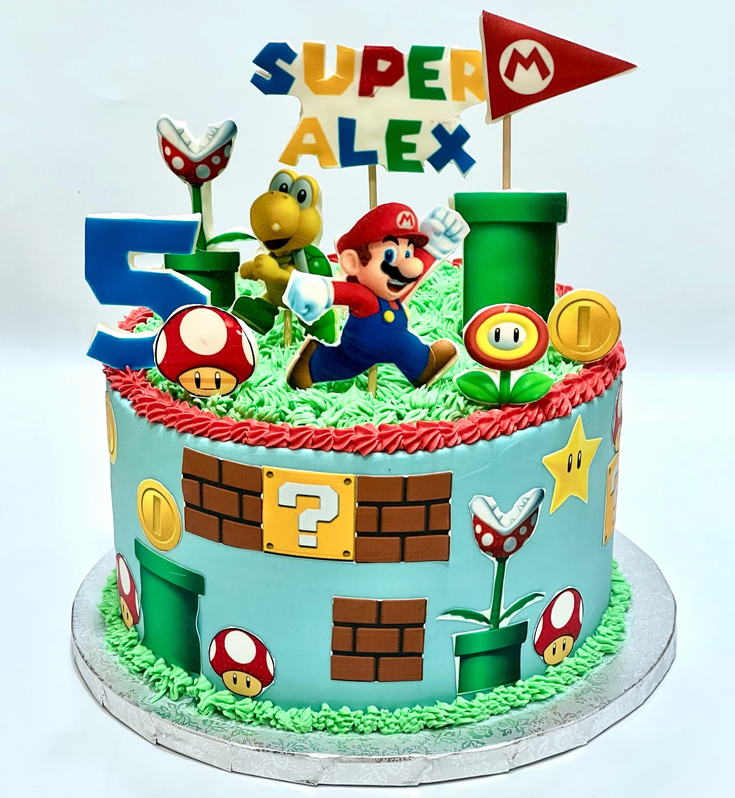 TARTA MARIO BROS?
Esta tarta la diseñamos para el cumple de Alex con temática de Super Mario Bros! La tarta está forrada de buttercream de colores y todas las decoraciones están hechas con impresión comestible en papel de azúcar❤️
Quieres una tarta personalizada? Solo tienes que escribirnos por mensaje directo o por Whatsapp y lo haremos posible?
#mariobros #tartapersonalizada #tarta #buttercream #mariobrosparty