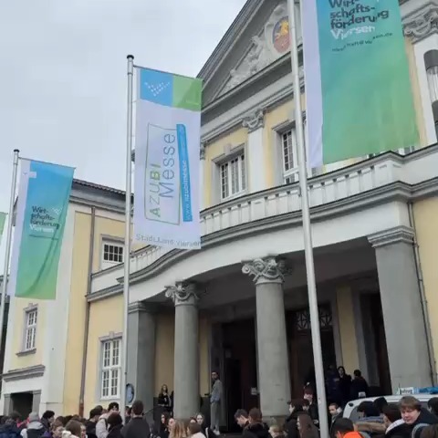 Erfolgreiche Ausbildungsmesse Viersen!
Danke für den tollen Austausch mit Schüler:innen, Eltern & Lehrkräften
und das große Interesse an unseren Ausbildungsberufen.
📹 Danke an #alicehaeuser für das tolle Messe-Video!
👉 Noch freie Ausbildungsplätze 2026:
Industriekaufmann:frau (m/w/d)
Maschinen- und Anlagenführer:in (m/w/d)
(Beide Ausbildungsberufe auch als Duales Studium möglich)
👉 Jetzt bewerben und Karriere starten!
https://www.sab-kabel.de/jobs-und-karriere/ausbildung-bei-sab.html
#Ausbildung2026 #KarriereStart #ZukunftGestalten