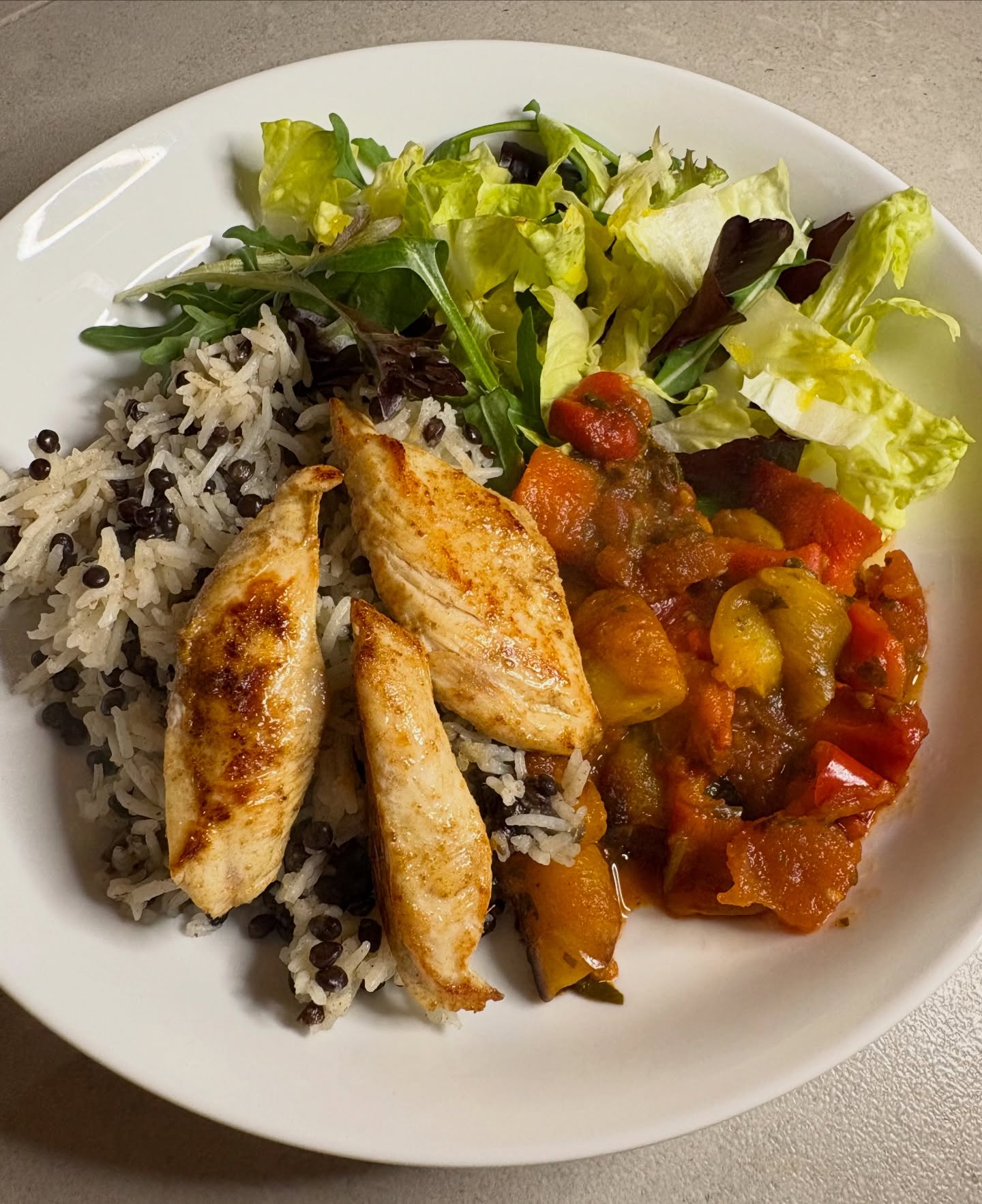 Another bottom of the fridge meal as we are about to head away for a few days. A Middle Eastern tomato and pepper dish with spices and herbs, served with cumin and lemon chicken and spiced (slightly overcooked ☹️) basmati rice with beluga lentils stirred through. Nice combination, just need to work on my rice cooking!
Beluga lentils - @merchantgourmet
Spices - @bartingredients
#middleeasternfood #lowcholesterol #healthyfoods