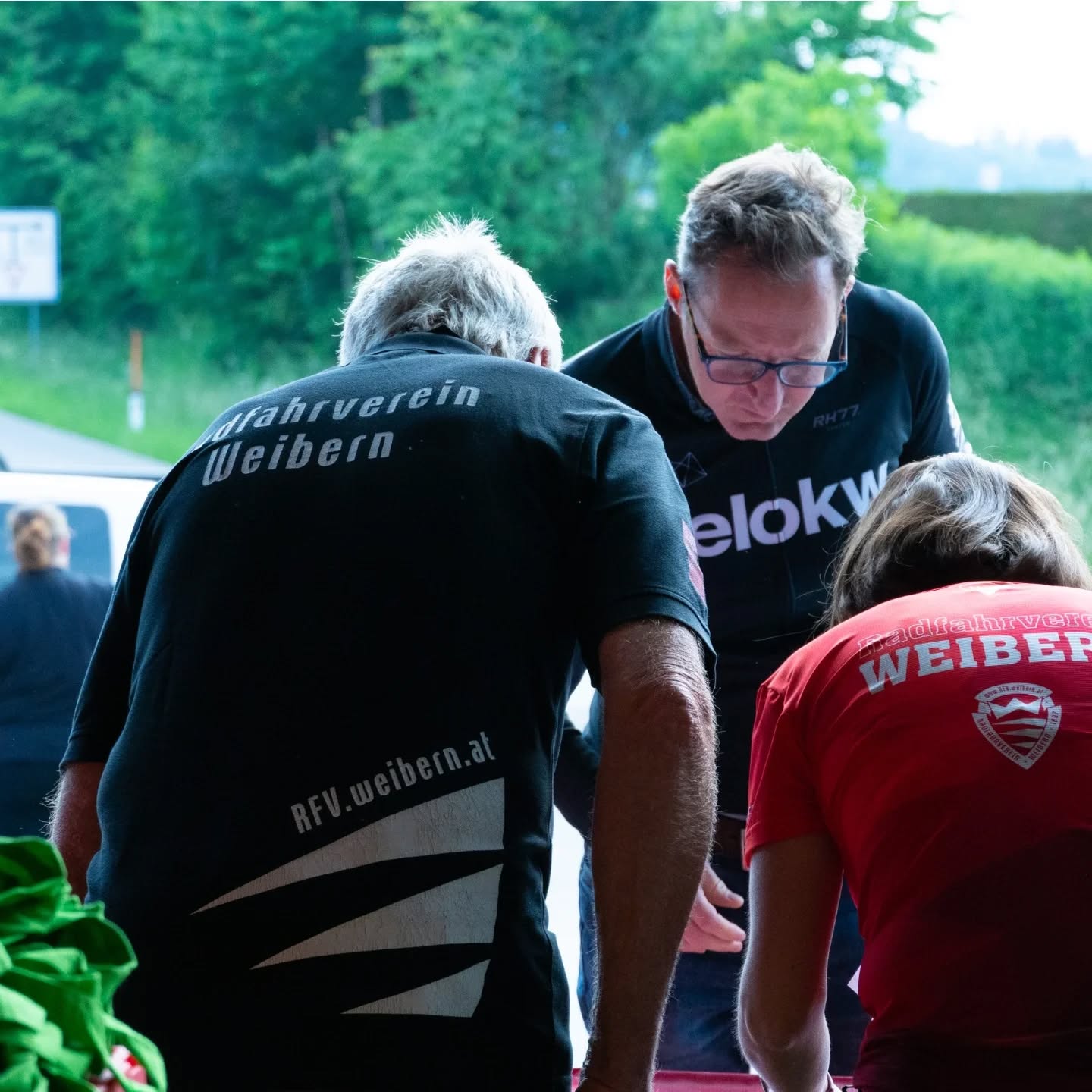 Ein Rennen beginnt nicht mit dem Startschuss.
Es beginnt mit Vorbereitung.
Mit Teamgeist.
Mit der Startnummer am Bike.
Mit der Entscheidung, dabei zu sein.
🚴♂️ Hast du dir deinen Startplatz für das Bike The Lies 2026 schon gesichert?
17. Mai 2026
Einzel- & Teamzeitfahren auf dem Haager Lies Radweg.
👉🏽 Link zur Anmeldung in der BIO
#zeitfahren #zeitfahrcup #rennrad #timetrial #teamtimetrial