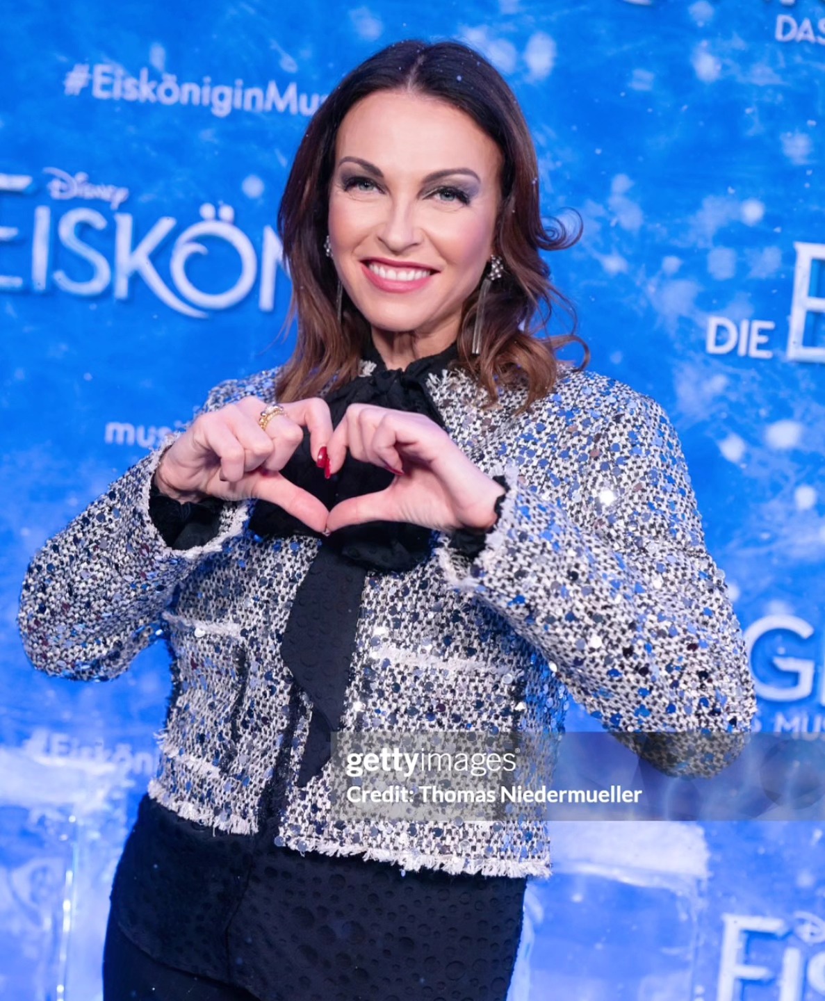 Premiere @eiskoeniginmusical ? by @stageentertainment ♥️
©️ @niedermueller_photography / Getty Images ?
#eisköniginmusical #StageEntertainment #Niedermueller #gettyimages #djane #alegracole #Stuttgart #stuttgartcity #thel #Musical #disneymusical #frozen