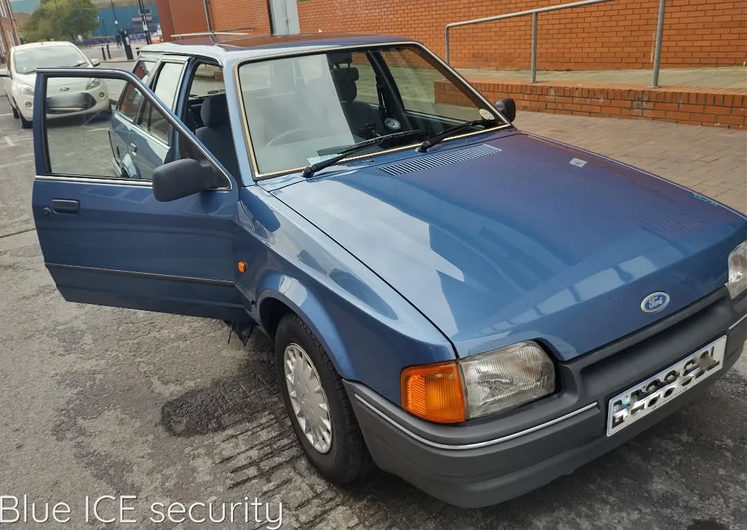 The owner of this all original classic Ford Escort estate wanted to add an immobiliser. Only requirement was no holes drilling. The Autowatch AW780 was perfect for the job. The transponder style immobiliser disarms when the fob is in range so no touch key receptacles needed. With the led under the dash there is nothing to say we've even been here. @blueicesecurity @autowatchukltd
#blueicesec #blueicesecurity
#classicford