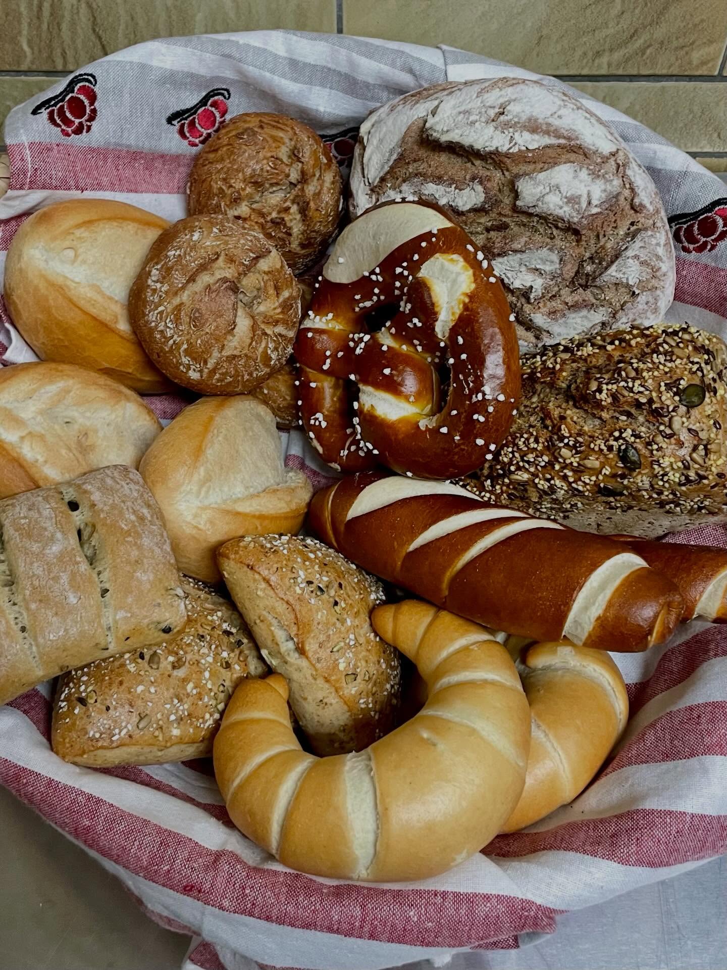 Für jeden ebbis, süßes , herzhaftes, mit und ohne Korn, so kann der Tag beginnen & enden #frühstück #brotzeit #todtnauberg #kaufdaheim #urlaubsfreude