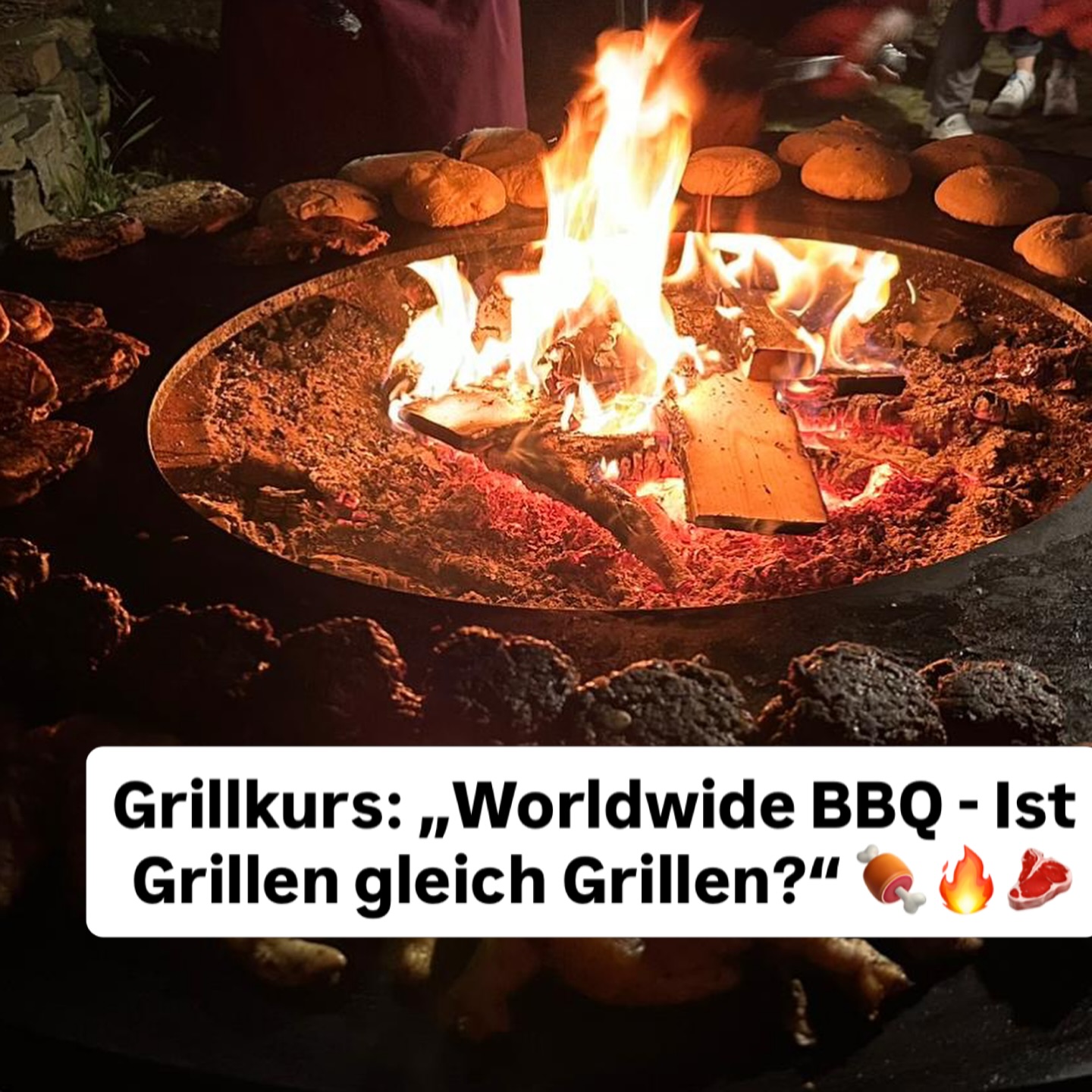 Feuer, Rauch, Röstaromen – Unser Grillkurs „Worldwide BBQ“ ???
Das war kein „Schnell-mal-wenden“ sondern rustikales Feuerhandwerk! Gemeinsam mit Koch Florian ging es an die große Frage: Barbecue oder Grillen – wo liegt eigentlich der Unterschied? Die Antwort gab’s nicht nur theoretisch, sondern direkt auf dem Rost. Verschiedene Hitzearten, unterschiedliche Techniken und jede Menge Praxis ?
Vom saftigen Duroc-Kotelett bis hin zum würzigen Cheeseburger mit geflämmter Zwiebelbomb – hier wurde mit Gefühl gearbeitet. Direkt in der Holzkohle, auf der Plancha, mit Hitze und Timing ???
Danke an alle, die mit uns Hitze ausgehalten, Neues ausprobiert und echtes Grillhandwerk erlebt haben!
Die Glut ist da – jetzt fehlt nur noch ihr! Alle kommenden Grillkurse findet ihr online ???
?? www.kochschule-sachsen.de
☎️ 037608 28481
✉️ verkauf@kochschule-sachsen.de
#kochschulesachsen #grillkurs #bbq? #durocschwein #kochenfürfreunde