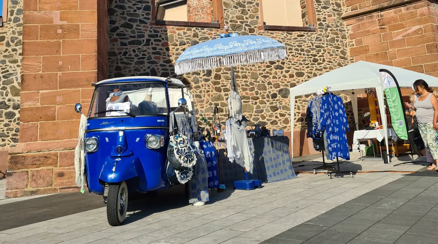 Das war wieder ein super Feierabendmarkt an der Wallonischen Kirche in Hanau.
Plaudern, Lachen, schlemmen, Freunde treffen fröhlich sein. Das haben alle einfach mal so gelebt. Eine wunderbare Stimmung. Das nächste Mal am 19 September von 16 bis 21 Uhr. Nicht verpassen wenn ihr in der Nähe seid.
#hanauerleben #hanau #feierabendmarkthanau #bembelbatik #bembelmode #bembellook #heartofmain #wohnsinnmühlheim #bembeltuktuk #tuktuk