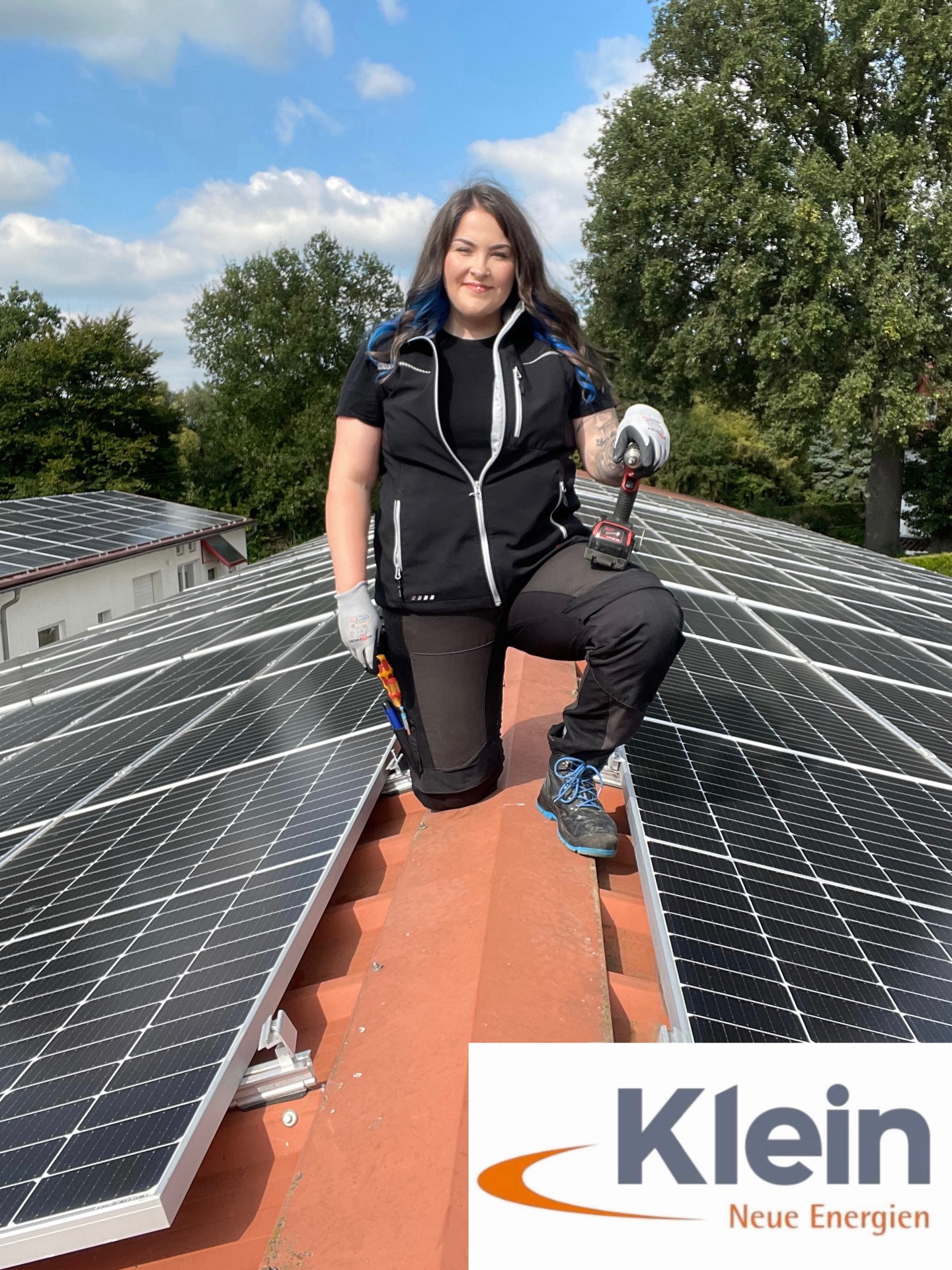 ☀️Wahre weibliche Kraft entfaltet sich dort, wo Frauen einander nicht als Konkurrenz, sondern als Fundament begreifen☀️?
Heute sagen wir Danke an die Mentorinnen, Freundinnen, Mütter, Kolleginnen und an jene, die die Welt jeden Tag ein Stück gerechter machen.?????☀️
Der Weltfrauentag ist eine Erinnerung daran, dass Gleichberechtigung kein Ziel, sondern eine Voraussetzung ist.☀️An alle Frauen, die Barrieren brechen, laut sind und Türen für andere öffnen! ??☀️
Gerade auch im Handwerk sind Frauen nicht mehr weg zu denken!
We see you. We celebrate you. ?
Happy International Women’s Day! ?
Markiere eine Frau, die dich inspiriert! ?
#weltfrauentag #internationalwomensday #strongertogether #sisterhood #frauenimhandwerk