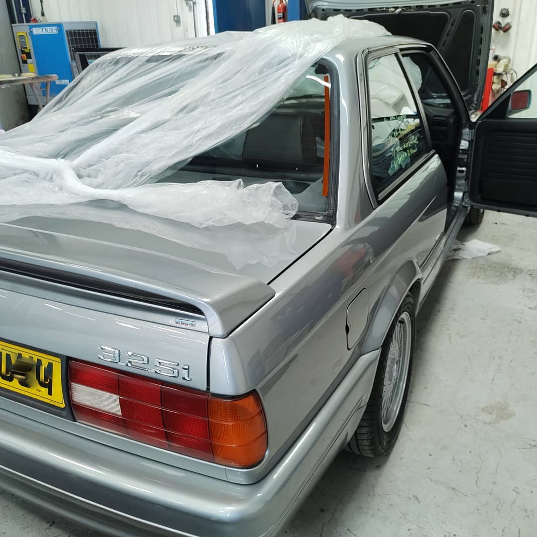 This classic BMW 325i has been restored by our friends over at Malton Coachworks.
We was called in to add some security. What else would we choose but a Clifford 650mk3 cat 1 alarm/immobiliser.
We also upgraded the stereo to a Kenwood unit with Bluetooth, usb & music streaming. ?
#blueicesec #blueicesecurity #classicbmw #clifford #kenwoodcaraudio @blueicesecurity @clifford_uk @kenwooduk