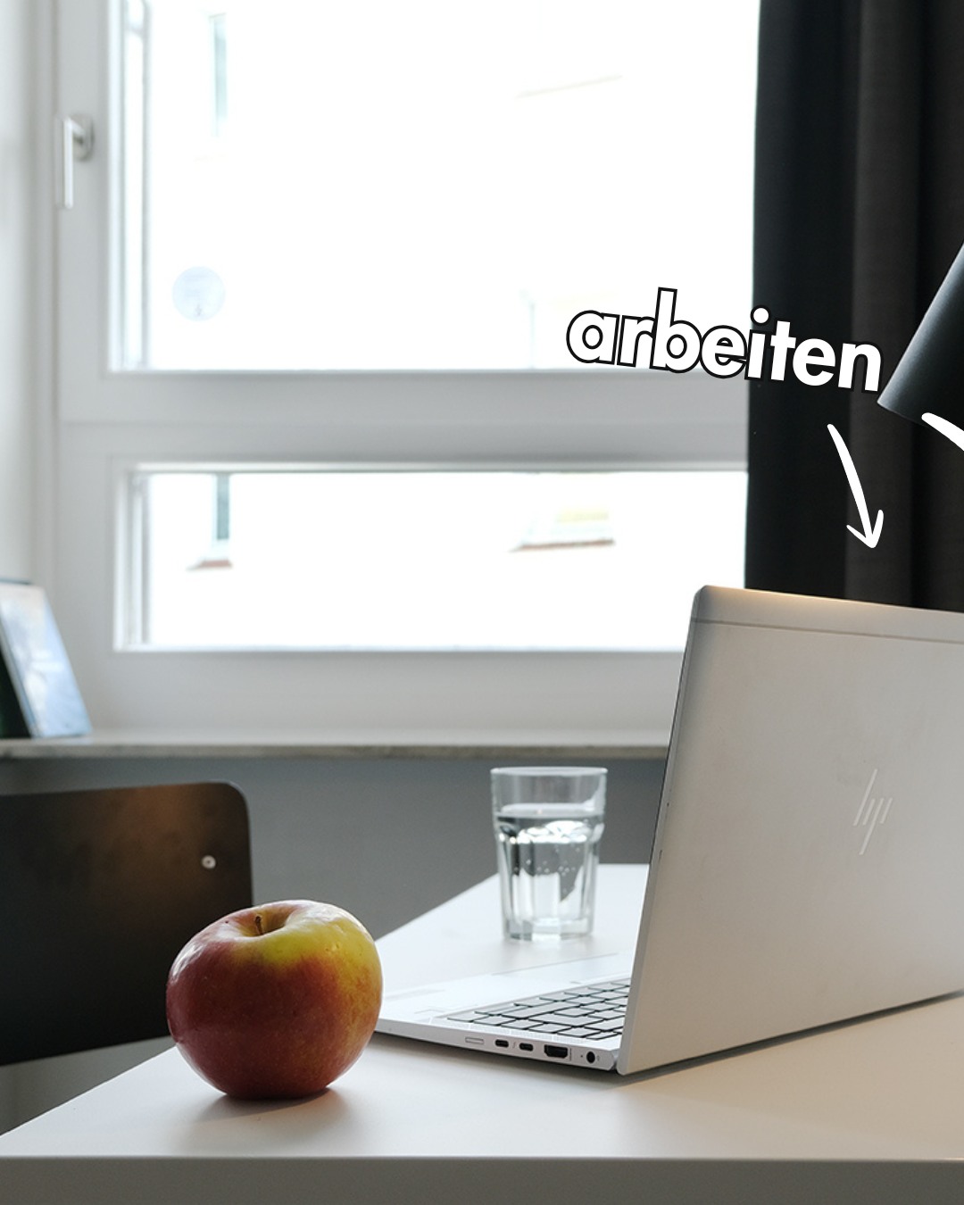 Manchmal willst du einfach nur Ruhe…
…und trotzdem alles in Reichweite haben.
Im HUB Harburg hast du dein eigenes Apartment mit Kitchenette, Schreibtisch & Highspeed-WLAN. Arbeiten, kochen, chillen – alles easy.