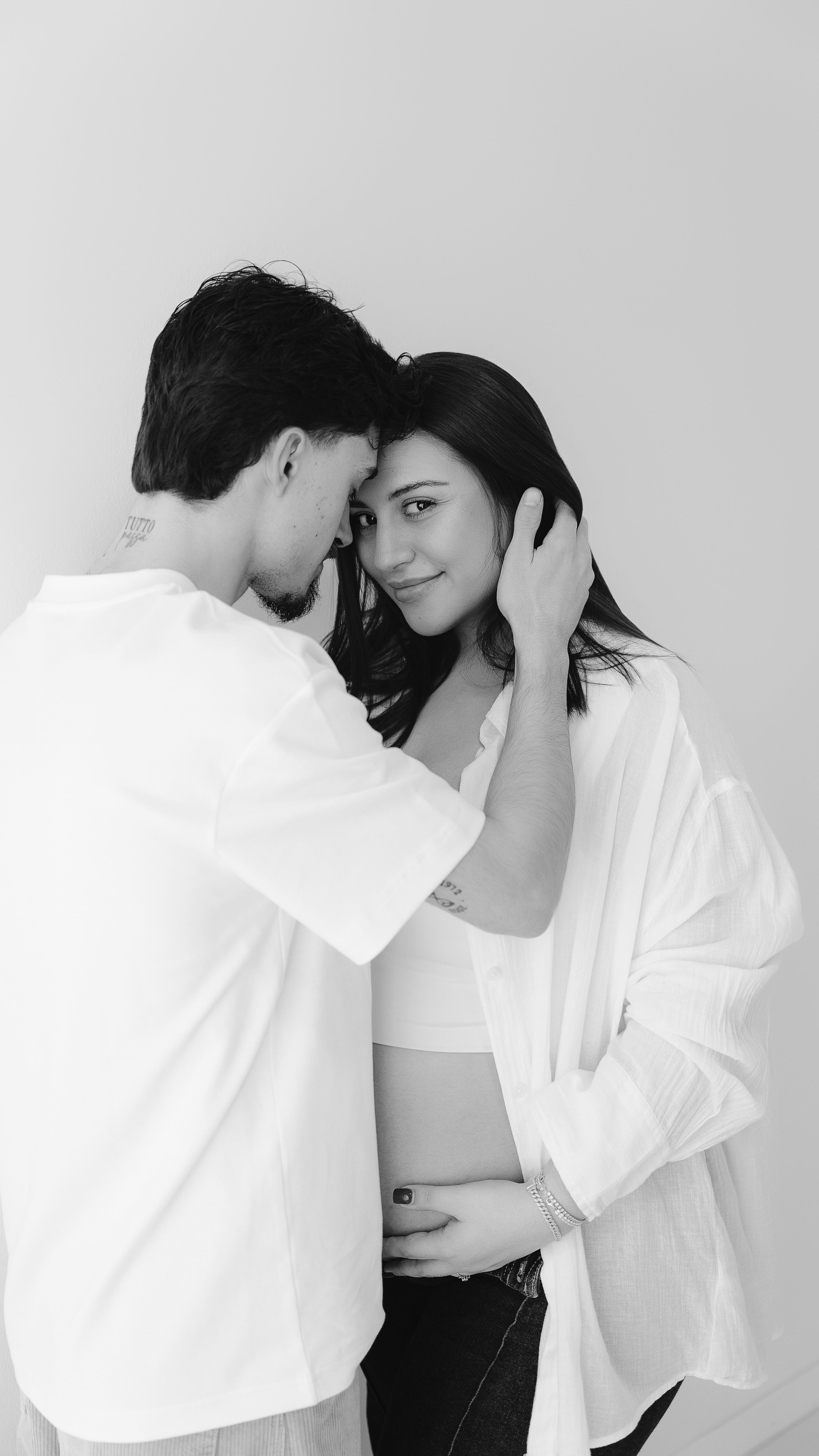 Anaïs y Jordi pudieron vivir la experiencia con nosotros entre risas, momentos, divertidos y muchísimo amor.
Y es que tenemos una dinámica en el estudio que… ¡Muy largo de explicar! Un vídeo vale más que mil palabras y sobretodo si es un detrás de las cámaras ?✨???
#maternity #fotografabarcelona #fotografiadeembarazo #embarazo #pregnantphoto