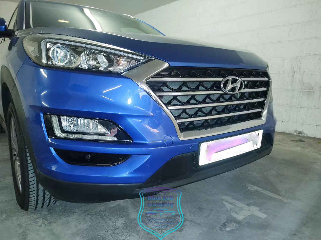 Front parking sensors installed onto a 2019 Hyundai Tucson. We had to get crafty with this own due to the style of the bumper. 2 sensors colour matched to the vehicles paint code, 2 painted gloss black to mount in the panels. ?
@blueicesecurity @steelmateuk #blueicesec #blueicesecurity #hyundai