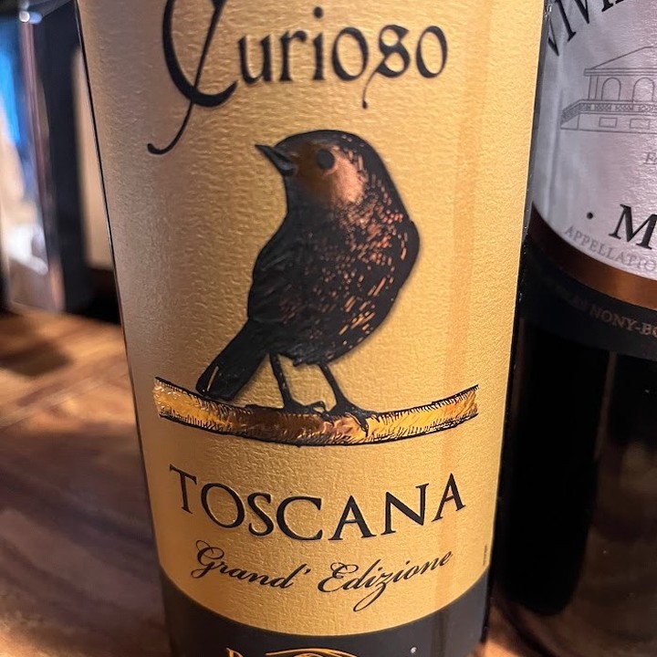 Det er tid til at udforske en ny spændende vin. Denne weekend har jeg besluttet mig for at dykke ned i en flaske Ponte Lungo Curioso Grand’ Edizione 2017 fra det maleriske område Toscana.
https://www.herrekokken.dk/smagen-af-toscana-ponte-lungo-curioso-grand-edizione-2017/
#denergo #redwine #rødvin #eatwelldrinkwell #winetime #winelovers #drinkwell #vin
#vindererværdatdrikke #vintilmaden #herrekokkendk #detsamgersågodt #kvalitet