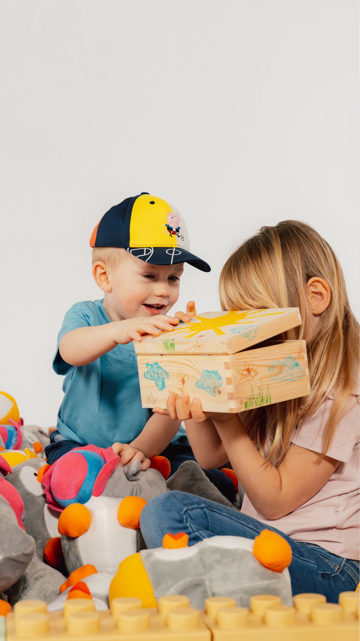 Startseite 52 Wenn Kinder sich alles wünschen dürften…😉
Die Antworten?
Ein bisschen unerwartet.🤫
Ein bisschen lustig.
Und vielleicht gar nicht so weit weg von der Realität 👀
Was würdet ihr euch wünschen?
Noch 3 Tage bis zum Launch!
#paediprotect #prelaunch #wünsche #neu #kids #familie