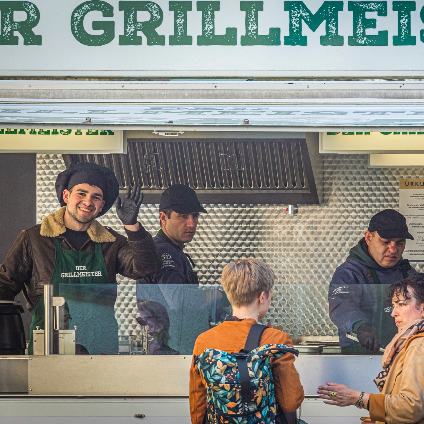 D-A-N-K-E für zwei unvergessliche Messetage 💎✨
So schön, diese besondere Stimmung mit euch zu teilen – wir hoffen, ihr hattet genauso viel Spaß wie wir!
Danke an alle Aussteller, das HCC-Team, DER GRILLMEISTER fürs leckere Essen 🍔🔥 und Fotograf Arthur für die tollen Shots 📸
👉 Save the Date: 05.–06.09.2026 – wir sehen uns wieder! 💫
#edelsteintagehannover #edelsteintage #mineralienmesse #messefeeling #hannoverevents #crystalevents