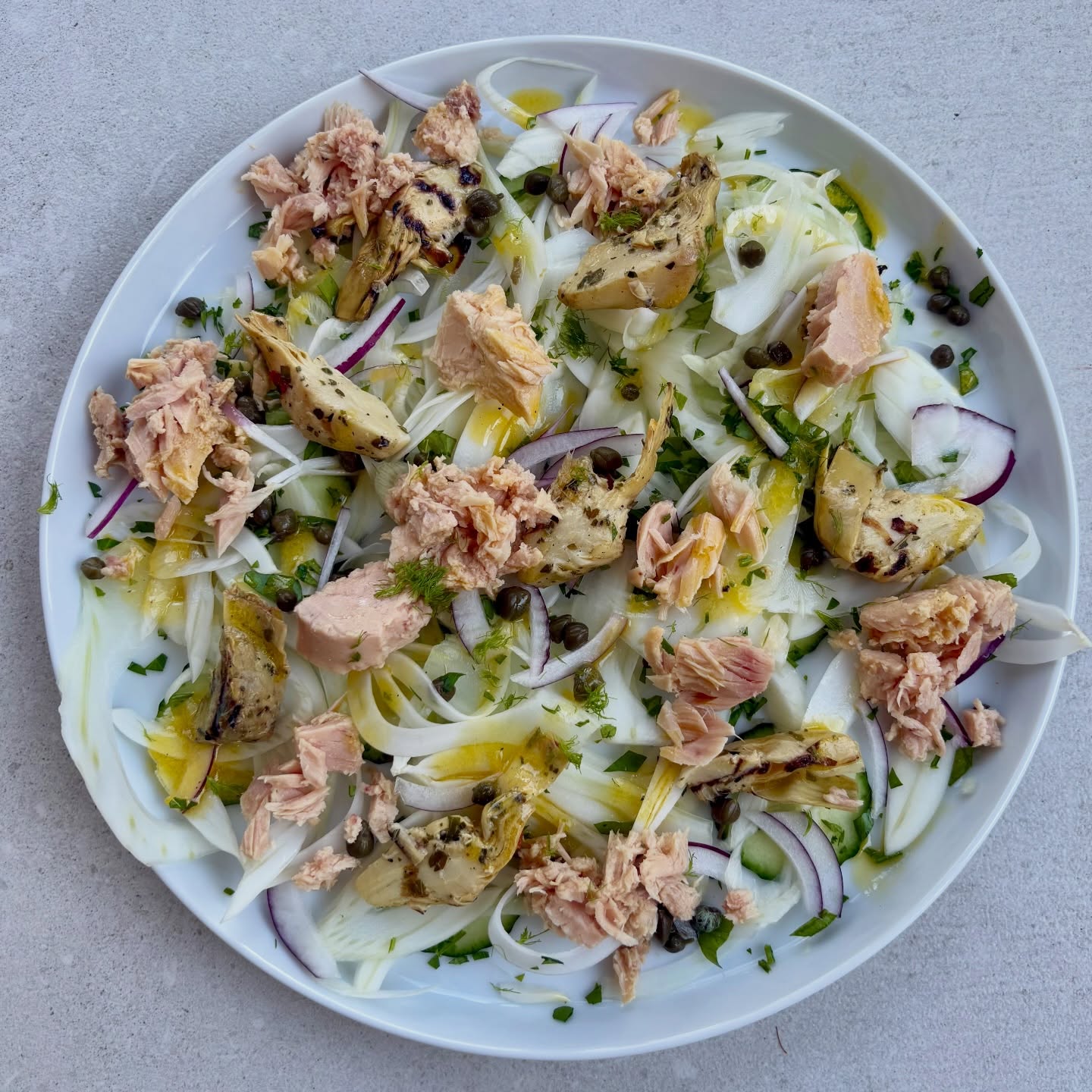 I’m loving fennel in salads at the moment, and decided to try it with tuna. Used my mandolin to thinly slice cucumber then fennel. Topped with finely sliced red onion, artichoke hearts (because I’m addicted), baby capers and flat leaf parsley. Dressed with a homemade vinaigrette. Really nice combo, but going to try adding some white beans next time too!
Tuna - always @conservasortiz
#tuna #tunasalad #salads