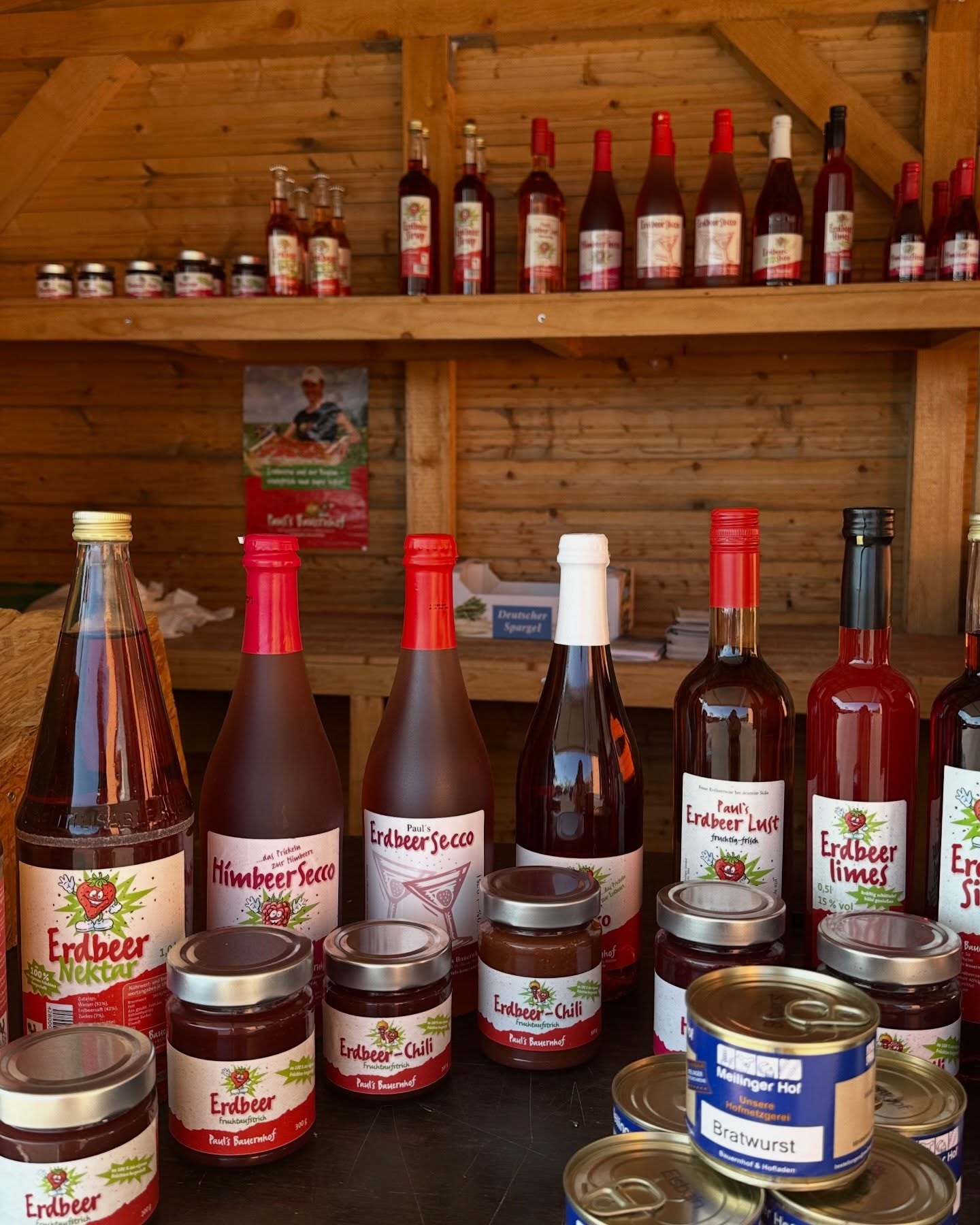 Wir starten in die neue Saison!
Ab heute (07.04.) findet ihr uns mit unserem ersten Verkaufsstand vor dem Globus in Wiesbaden Nordenstadt.
Mo-Fr 09:00 - 18:00 Uhr | Sa 08:00 - 18:00 Uhr
Frischer Spargel & unsere Paul‘s Bauernhof Produkte warten auf euch. ✨
Ab dem 10.04. sind wir auch im REWE Center Taunusstein für euch da.
Und ganz bald wird’s süß: Erdbeeren gibt’s ab ca. 20. April 🍓 Wir halten euch auf dem Laufenden & freuen uns auf euren Besuch an unseren Verkaufsständen!
#spargel #erdbeeren #markt