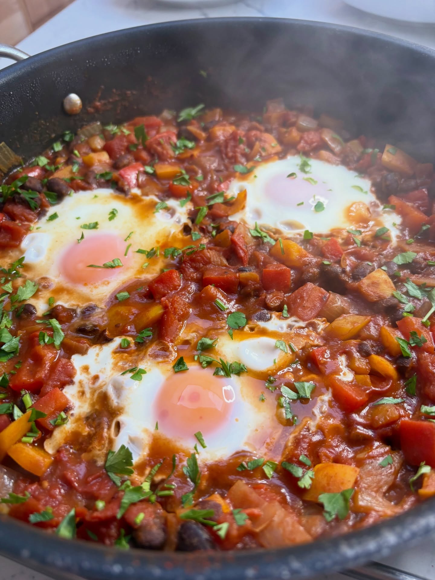 We’re trying to eat more healthily so instead of our usual chorizo shakshuka, decided to experiment and try to make a Mexican inspired version. Onion, peppers, garlic, red chilli, paprika, cumin and chipotle paste with a tin of chopped tomatoes and half a jar of @boldbeanco black beans. Added a few @clarence_court Burford Buffs and topped with chopped flat leaf parsley and coriander. Thankfully worked a treat!
#mexican #beans #shakshuka