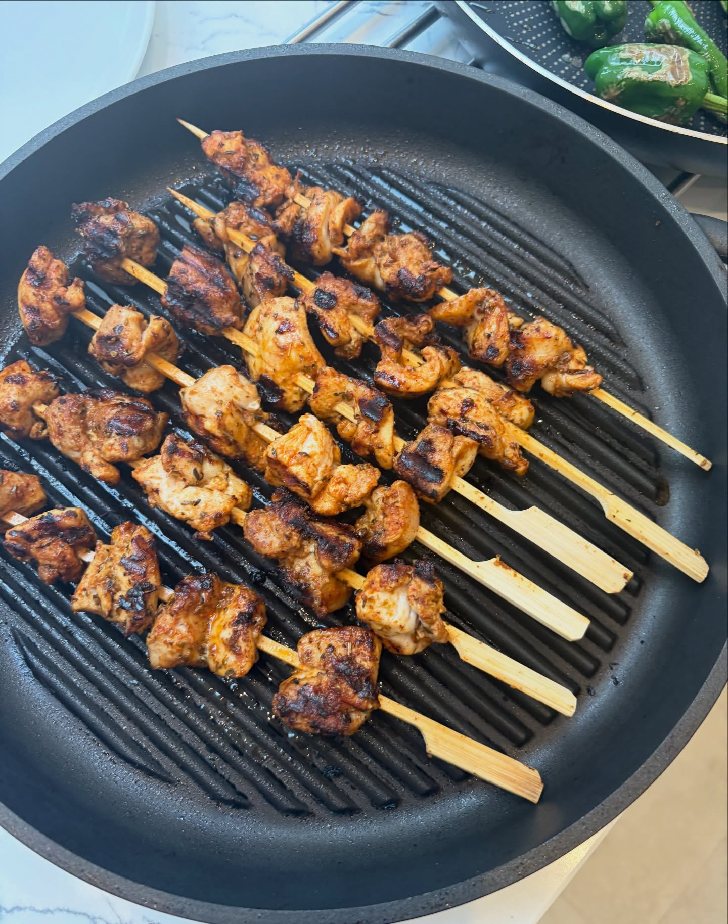 A couple of weeks ago, we had the most fabulous pinchos morunos @bravasbristol and I was keen to try and make them at home. Chicken thighs cut into chunks and marinated in olive oil, garlic, cumin, paprika, sweet smoked paprika, oregano, sherry vinegar and seasoning. Cooked them tonight on the griddle and served them with padron peppers, pipirrana (Spanish chopped salad), tortilla (@foodsunearthed) and olives. Loved it! ?
#chickenskewers #chickenkebabs #pinchosmorunos