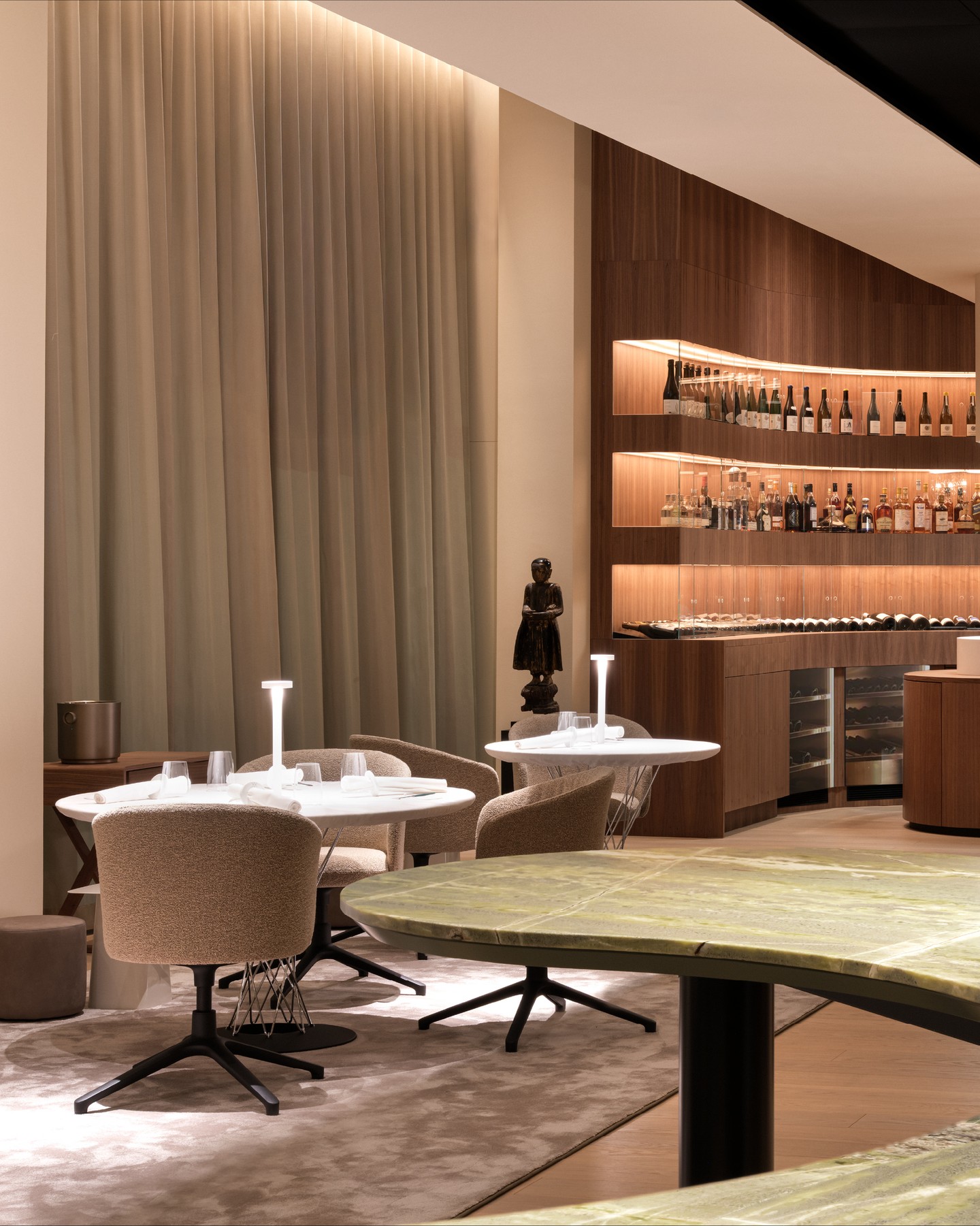 LA VIE by Thomas Bühner, Düsseldorf. Featured in Callwey: Die schönsten Restaurants, Hotels & Bars 2026.
A space designed to disappear, so everything else could speak.
Art by Stohead on the walls. A wine lounge at the entrance. A green marble table at the back where the evening ends in sweetness. And in between, 32 seats where French technique meets Asian soul.
When the view outside isn't ready, you design a room that makes you forget there ever was one.
#KitzigDesignStudios #LaVieByThomasBühner #Callwey #RestaurantDesign #HospitalityDesign #InteriorDesign #DesignBeyondBoundaries #Duesseldorf #FineDining #LuxuryInteriors #michelin