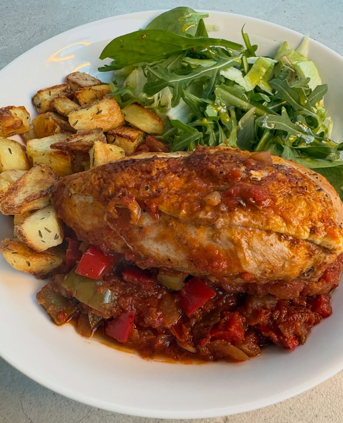 My lovely Dad used to make a dish called Party Chicken (don’t you just love the name!), that had sautéed bone in chicken breasts in a tomato and port sauce. We used to love that dish, so this is my interpretation, which includes a sauce of sautéed onions, peppers, garlic and fresh rosemary with finely chopped tomatoes, red wine, oregano, sun-dried tomato paste and a pinch of sugar. Sautéed the skin on, bone in chicken breasts and then finished in the sauce. Served with my favourite Parmentier potatoes and salad. Recipe on my website.
Finely chopped tomatoes - @muttipomodorouk
Sun-dried tomato paste - @sacla_uk
Dried oregano - @bartingredients
Chicken breasts - @henandboarhenleaze
#chickenrecipe #chickendish #italianfood