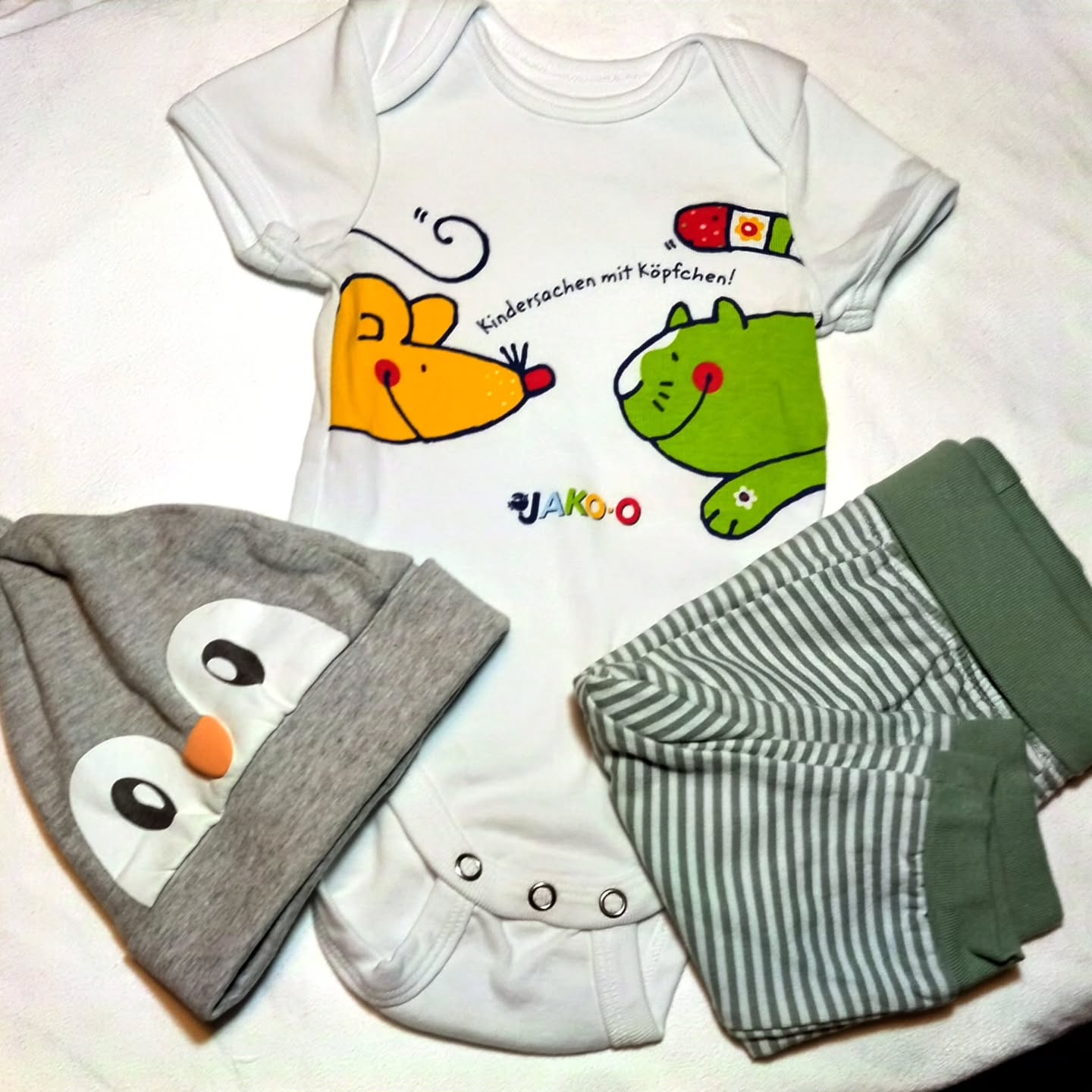 Süße Kleidung für die Kleinen und Kleinsten 👣👶
Bei uns in der Kleiderkammer Schongau findet ihr auch super süße, secondhand Kleidung für Babys und Kinder in allen Größen! 🥰
Ob Bodys, Mützen, Jacken oder Hosen - stöbert gerne durch unser Sortiment.
Für werdende Mamas haben wir übrigens auch Umstandsmode. 🤰
Wir freuen uns auf euren Besuch!😊
---------------------------------------------------------------
Kleiderkammer Schongau e. V.
📌 Blumenstraße 2, 86956 Schongau
🕚 Jeden Mittwoch außerhalb der Schulferien von 11 bis 17 Uhr geöffnet