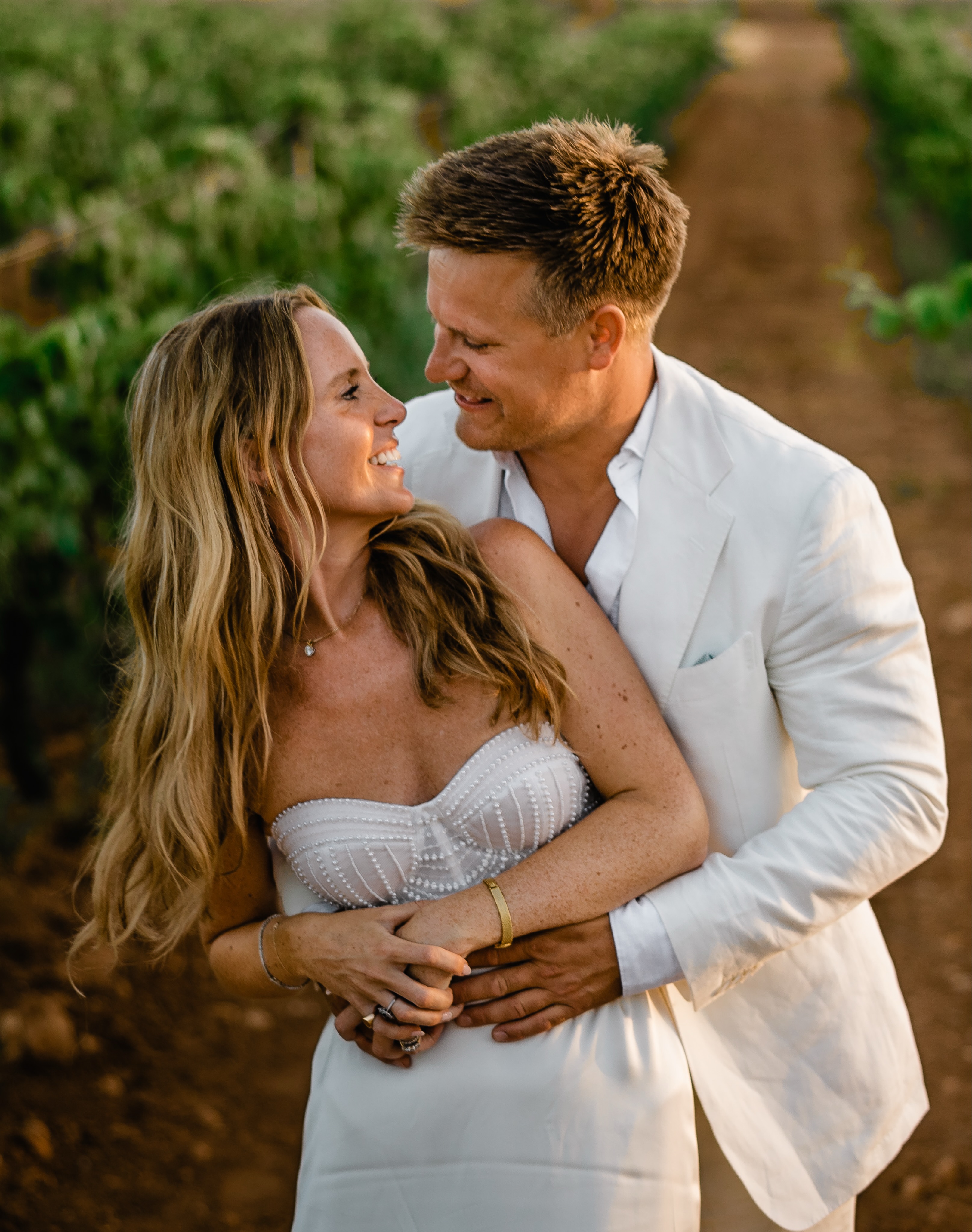 Tash & Ben ?
Foto: @priscalagunaphotographer
Video: @quatrelemens
Maquillaje: @makeupbylaurenmallorca
Finca: @fincagomera
Catering y organización: @totapunteventscatering
DJ: @lomusic.es
? www.priscalagunaphotographer.com
