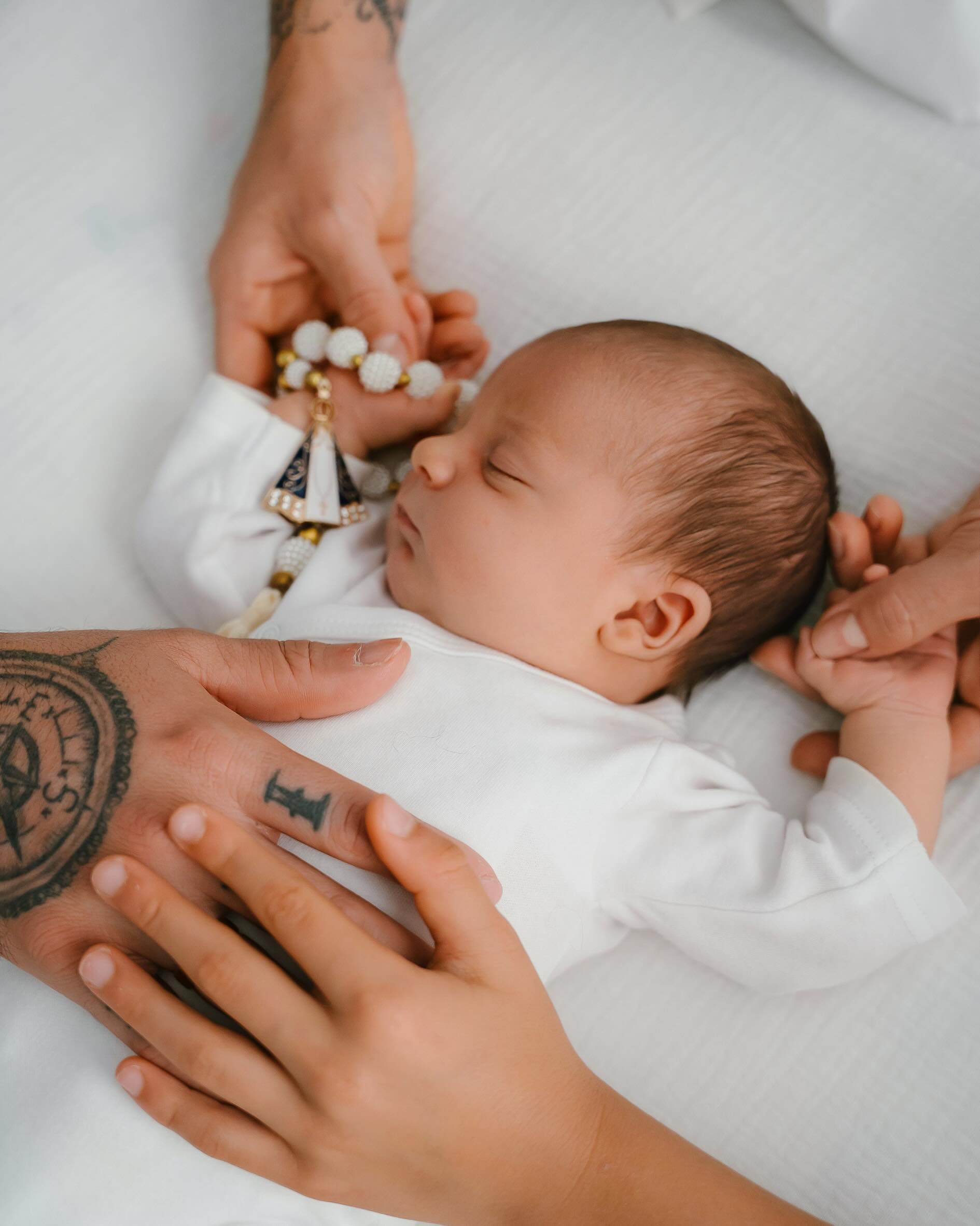 La vida cambia en un instante y sin darte cuenta, todo lo importante cabe en tus brazos…?
#newborn #maternity #reciennacido #baby #family ✨??
