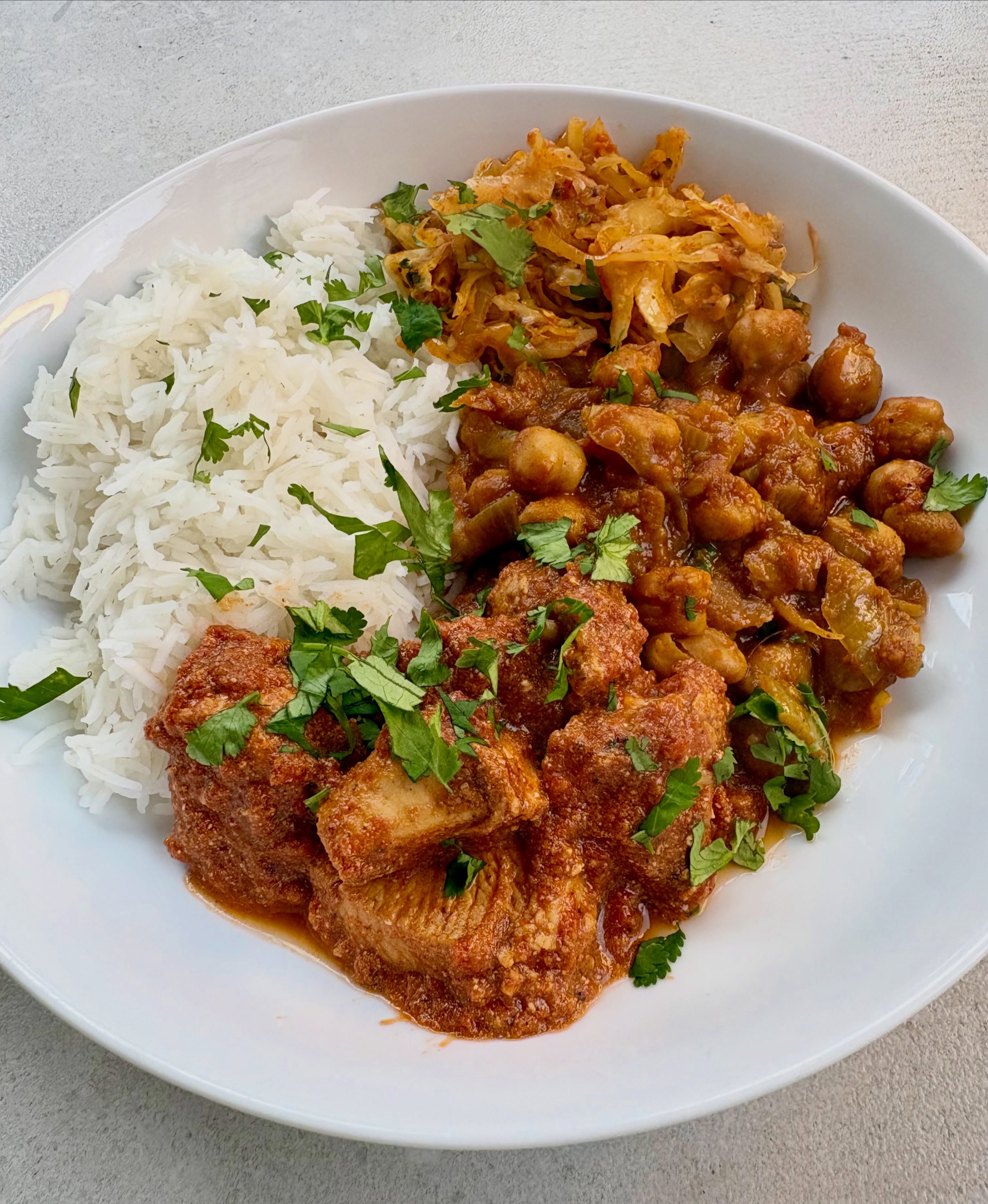 The lovely people @theicekitchen kindly sent me some of their lovely frozen pastes to try. Had heard great things about the tikka masala so chose to try that tonight. We are reducing our cholesterol at the moment, so I substituted cream for 0% fat yoghurt, so it doesn’t look as good but was really tasty! Served it with homemade chana masala (recipe on my website) and cabbage curry (which was a revelation!).
Ice Kitchen pastes are available at Waitrose, Sainsbury’s and Ocado. No added nasties and a great range too!
@theicekitchen
#indianfood #curry #currynight
