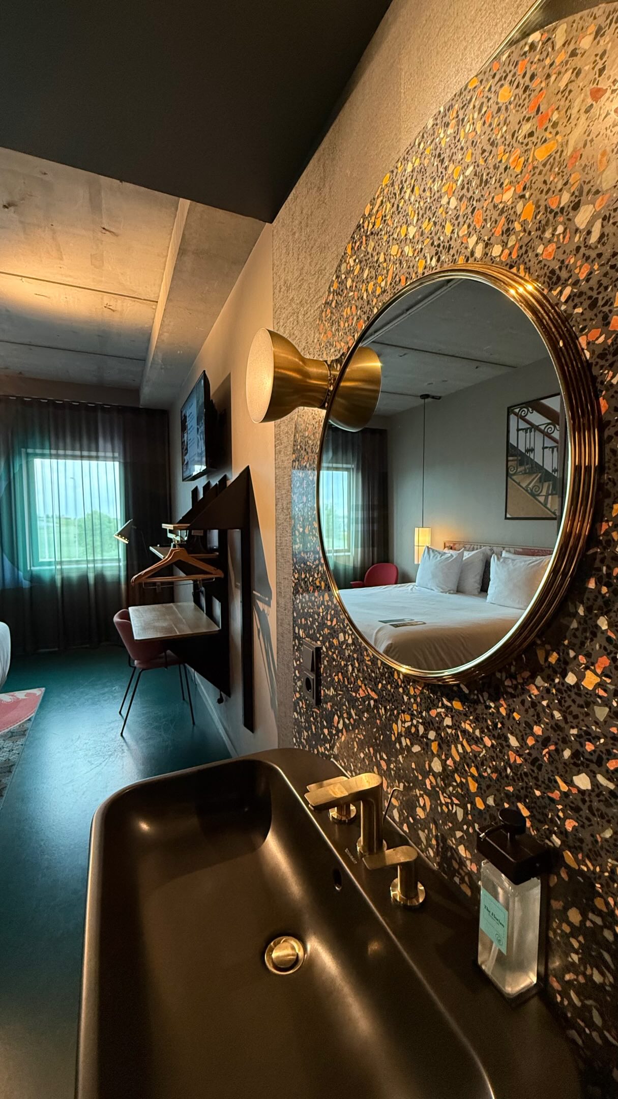 Room 137?️
Looking for a little extra room to unwind? ?️ Room 137 is one of our Superior Double Rooms, designed for guests who appreciate the perfect balance of comfort and functionality.
Whether you’re travelling solo or enjoying a getaway as a couple, this room offers everything you need to indulge in a relaxing stay. Enjoy a comfortable King-size bed , a cozy seating area perfect for your morning coffee ☕ or evening wind-down, and a spacious desk ? ideal for catching up on work or planning your next adventure.✈️
What truly makes this room special is its thoughtful design. From the carefully selected details to the signature Florian-style glass wall bathroom, every element has been chosen to create a modern, stylish, and welcoming atmosphere.
A room that gives you space to relax, work, and recharge — all in one.
#TheFlorianHotel #SuperiorDoubleRoom #HotelDesign #StayInStyle #SchipholHotel