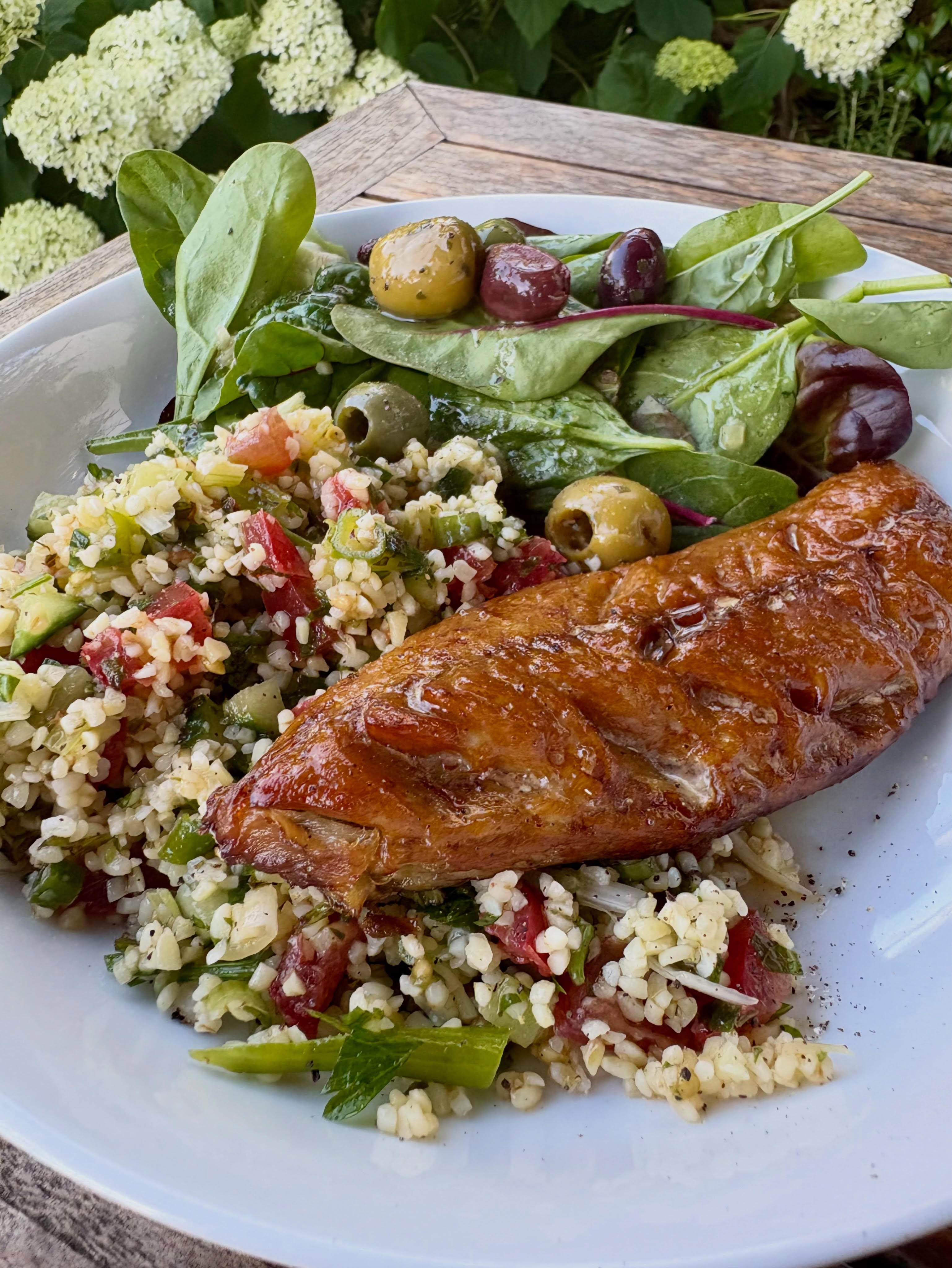 Bulgur wheat salad on repeat in this heat! Like tabbouleh but fewer herbs and more bulgur for a more substantial meal. Soaked in lemon juice, then mixed with finely diced tomatoes, spring onions, cucumber and handfuls of finely chopped flat leaf parsley and mint. Drizzled with a good glug of olive oil. Served here with a green salad, mixed olives and gorgeous hot mackerel fillets. Hit the spot in this heat!
Recipe on my website.
Pink choice tomatoes - @britishtomatoes from @waitrose
#summerfood #hotweatherfood #bulgurwheat